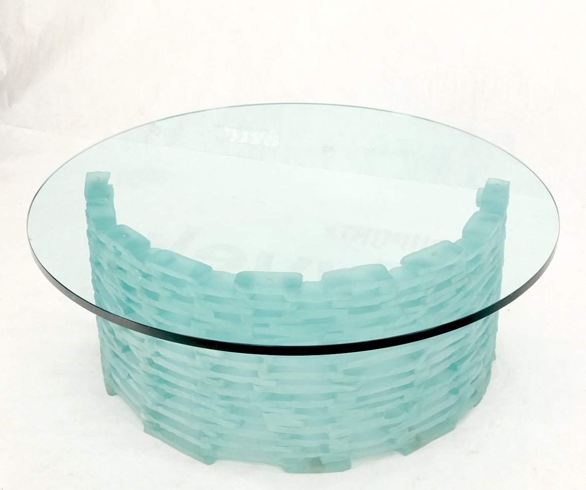 Tavolino da caffè con piano rotondo a forma di C con blocchi di vetro smerigliato e fuso "Ice".