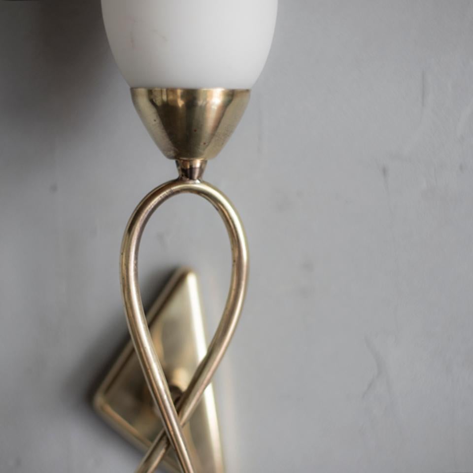 Italian Frosted Glass and Brass Wall Lamp, in Stilnovo Style For Sale