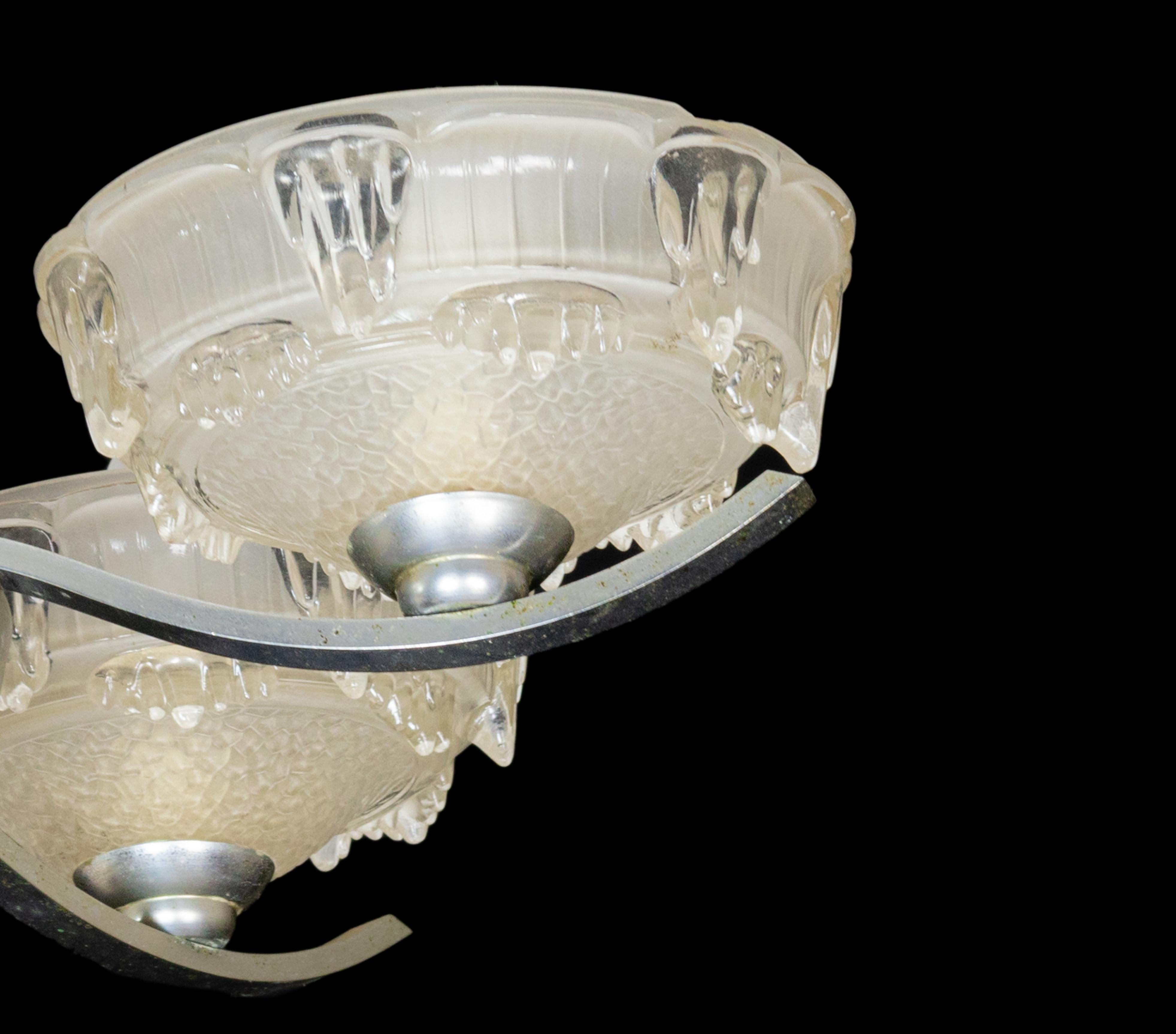 Art-Déco-Kronleuchter aus Milchglas, 20. Jahrhundert (Metall) im Angebot