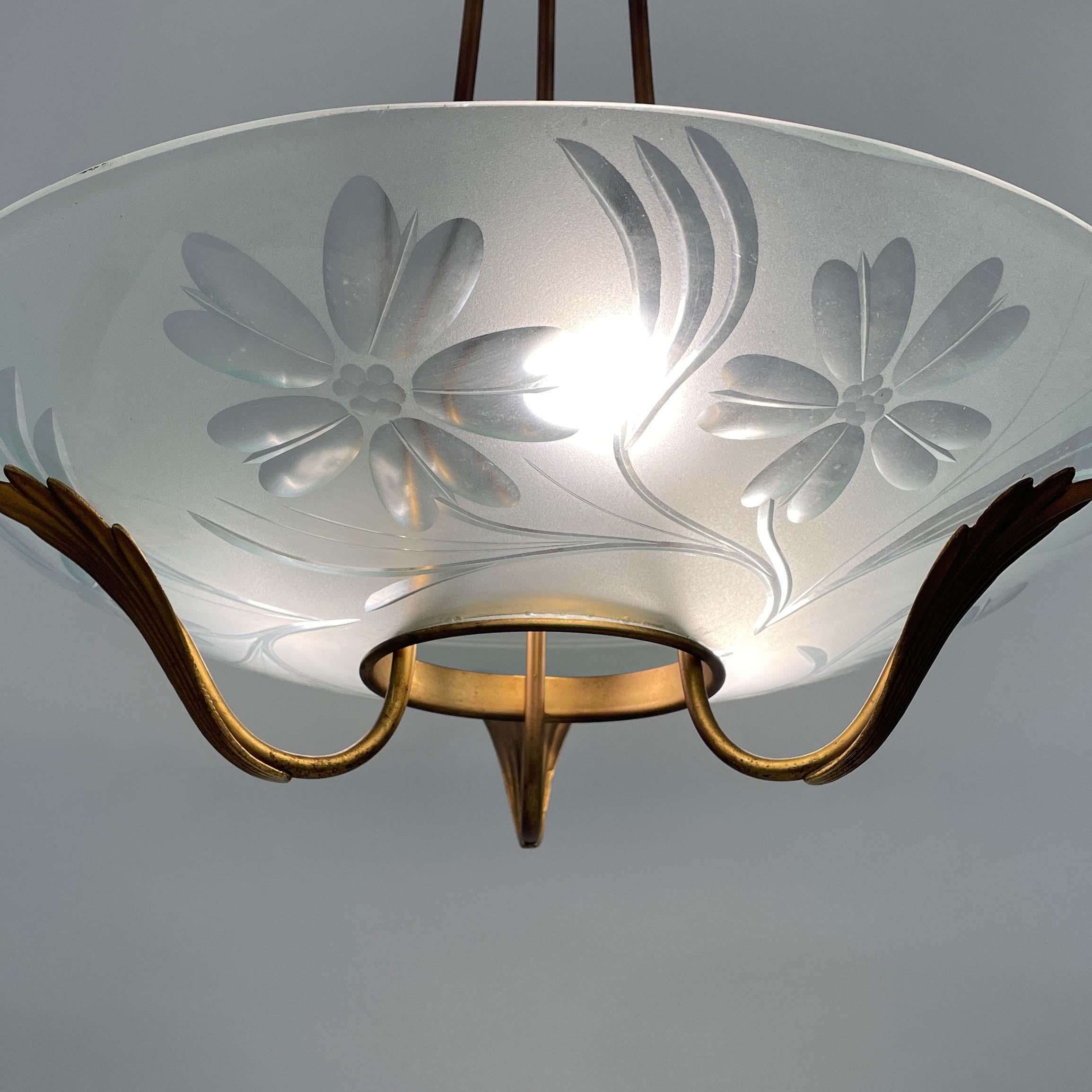 Kronleuchter aus Milchglas und Messing, Fontana Arte-Stil, Italien 1950er Jahre im Angebot 5