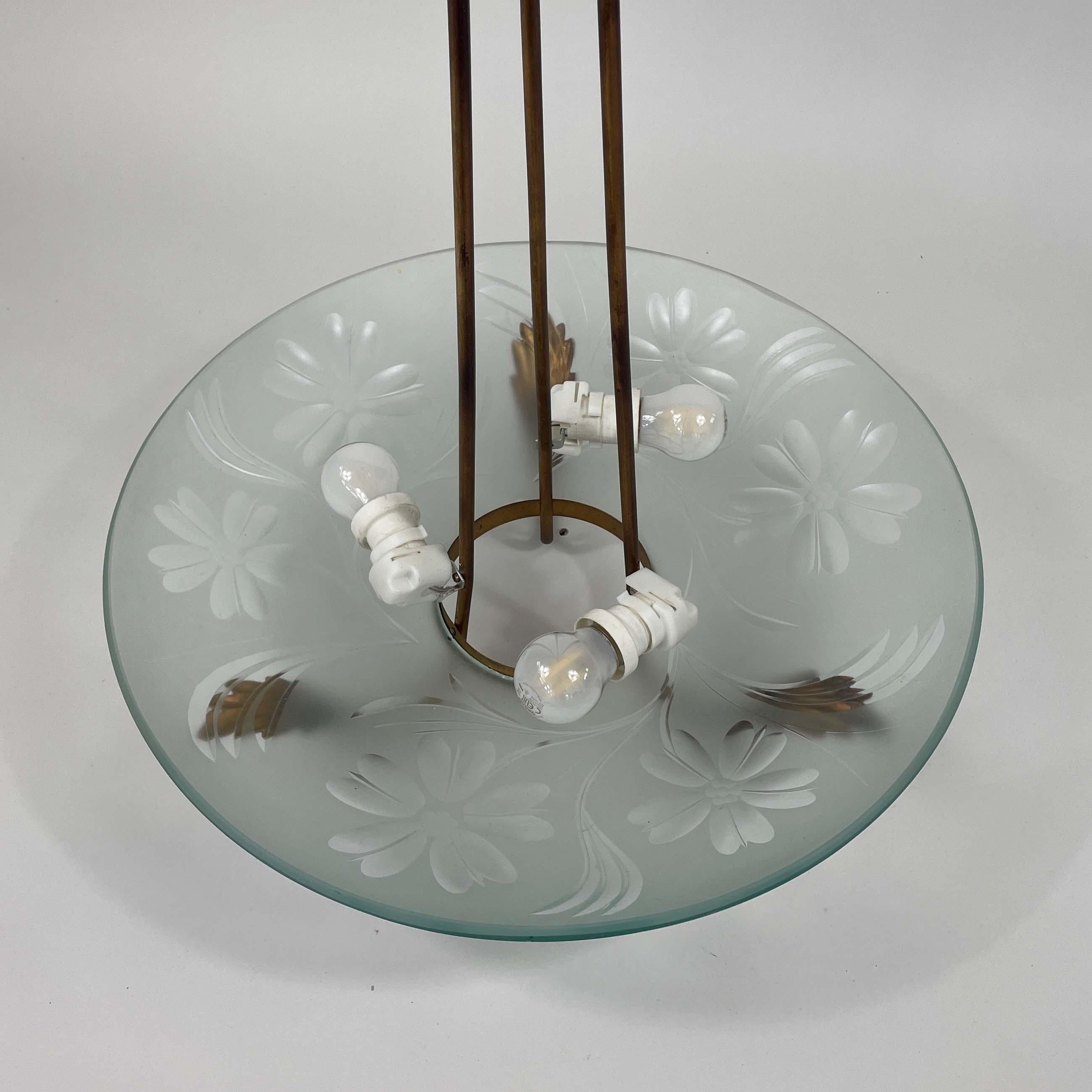 Kronleuchter aus Milchglas und Messing, Fontana Arte-Stil, Italien 1950er Jahre im Angebot 6