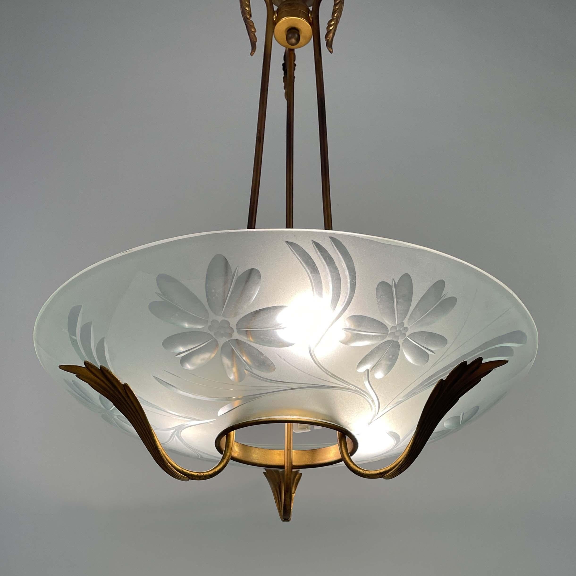 Kronleuchter aus Milchglas und Messing, Fontana Arte-Stil, Italien 1950er Jahre im Zustand „Gut“ im Angebot in NUEMBRECHT, NRW