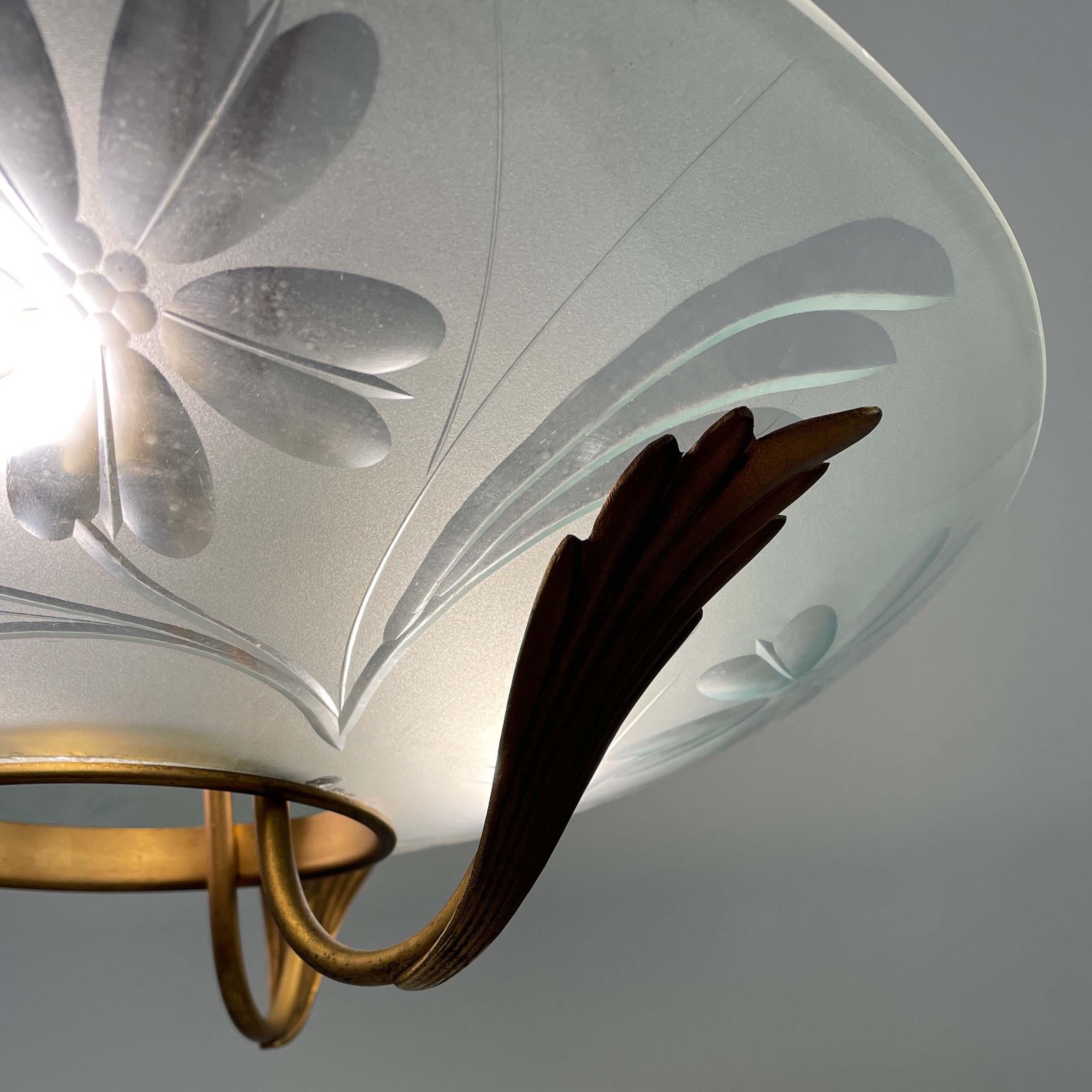 Kronleuchter aus Milchglas und Messing, Fontana Arte-Stil, Italien 1950er Jahre im Angebot 3