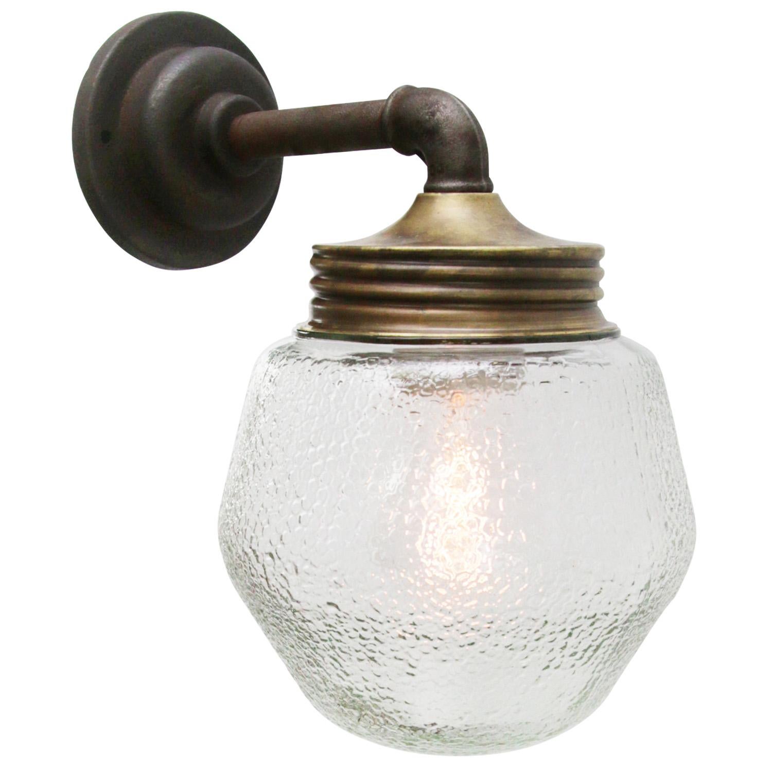 Industrial wall lamp.
Brass and cast iron
Frosted glass.

Diameter cast iron wall piece 10.5 cm / 4”.
2 holes to secure.

Weight: 1.95 kg / 4.3 lb

Priced per individual item. All lamps have been made suitable by international standards for