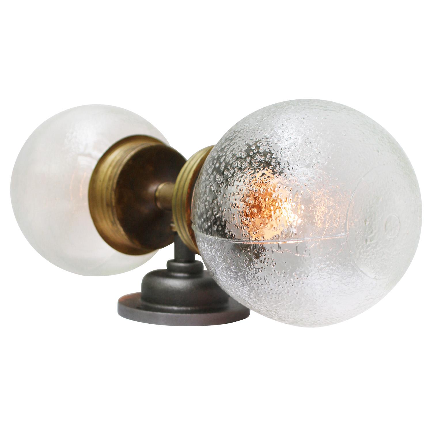 Mattglas Messing Vintage Gusseisen Double Sconces Wall Lights (Niederländisch) im Angebot