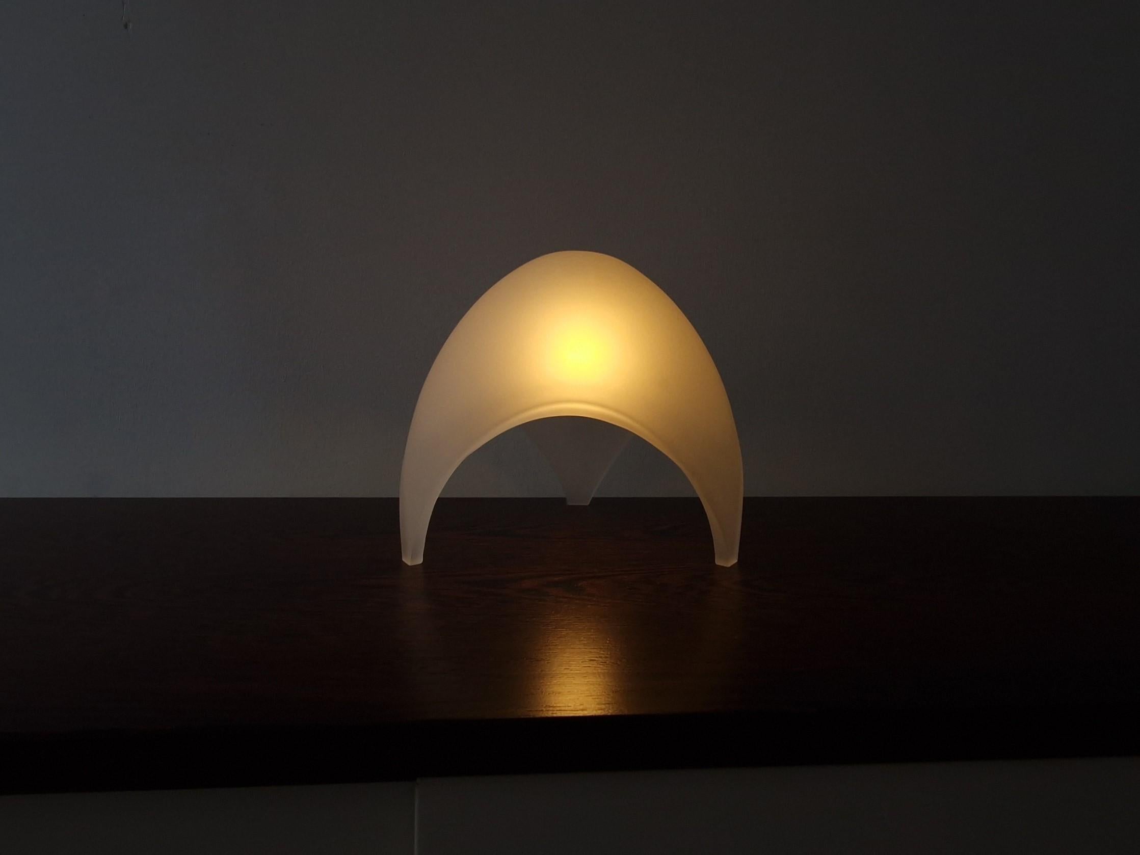 Frosted glass 'Coque' table lamp for Martinelli Luce, Italy 1970s For Sale 2