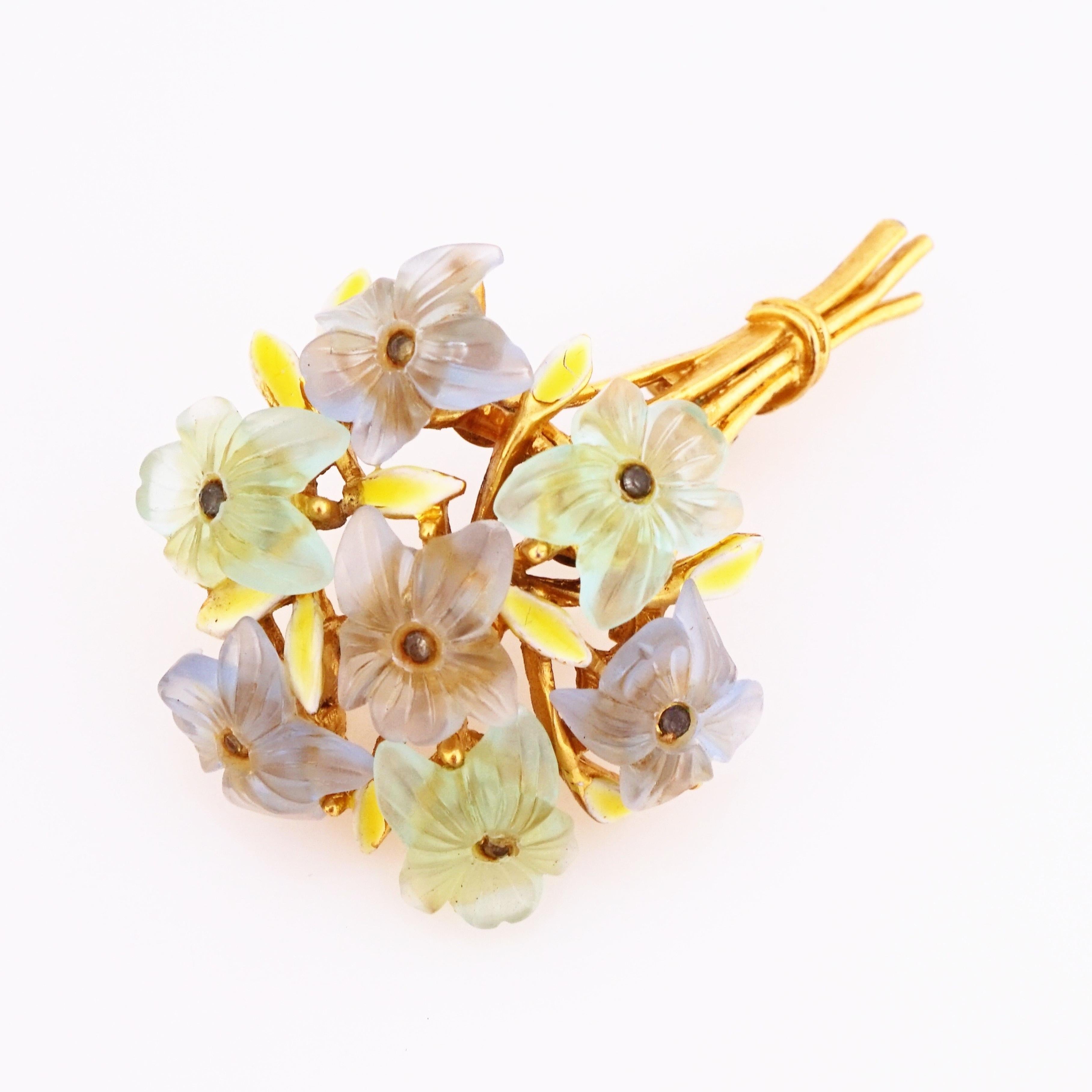 Frosted Glass Floral Bouquet Brooch By ModeArt, 1950s In Good Condition In McKinney, TX