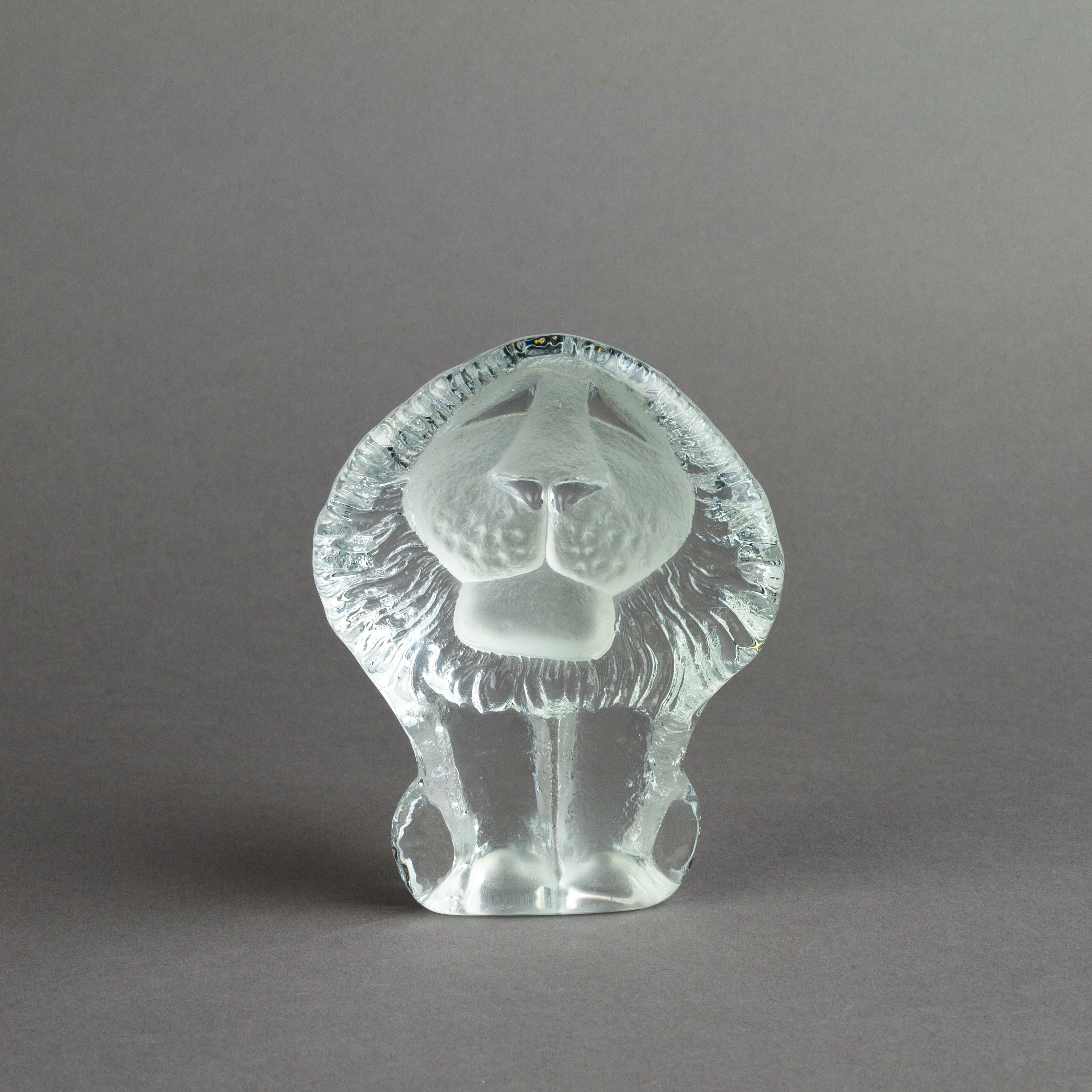 Frosted Glass Intaglio Paperweight Sculpture of a Lion  In Good Condition For Sale In Nottingham, GB