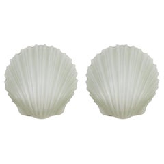 Appliques à demi-coquille en verre moulé dépoli, paire