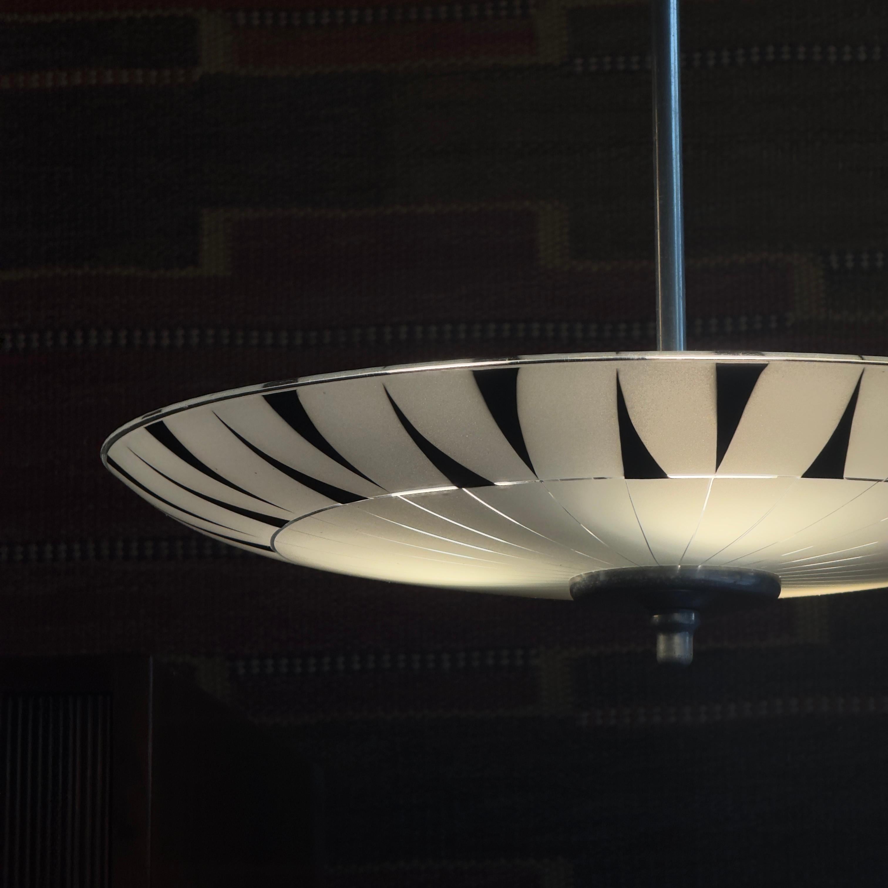 Mid-Century moderno Ciondolo in vetro smerigliato di Napako, Praga, anni '60 in vendita