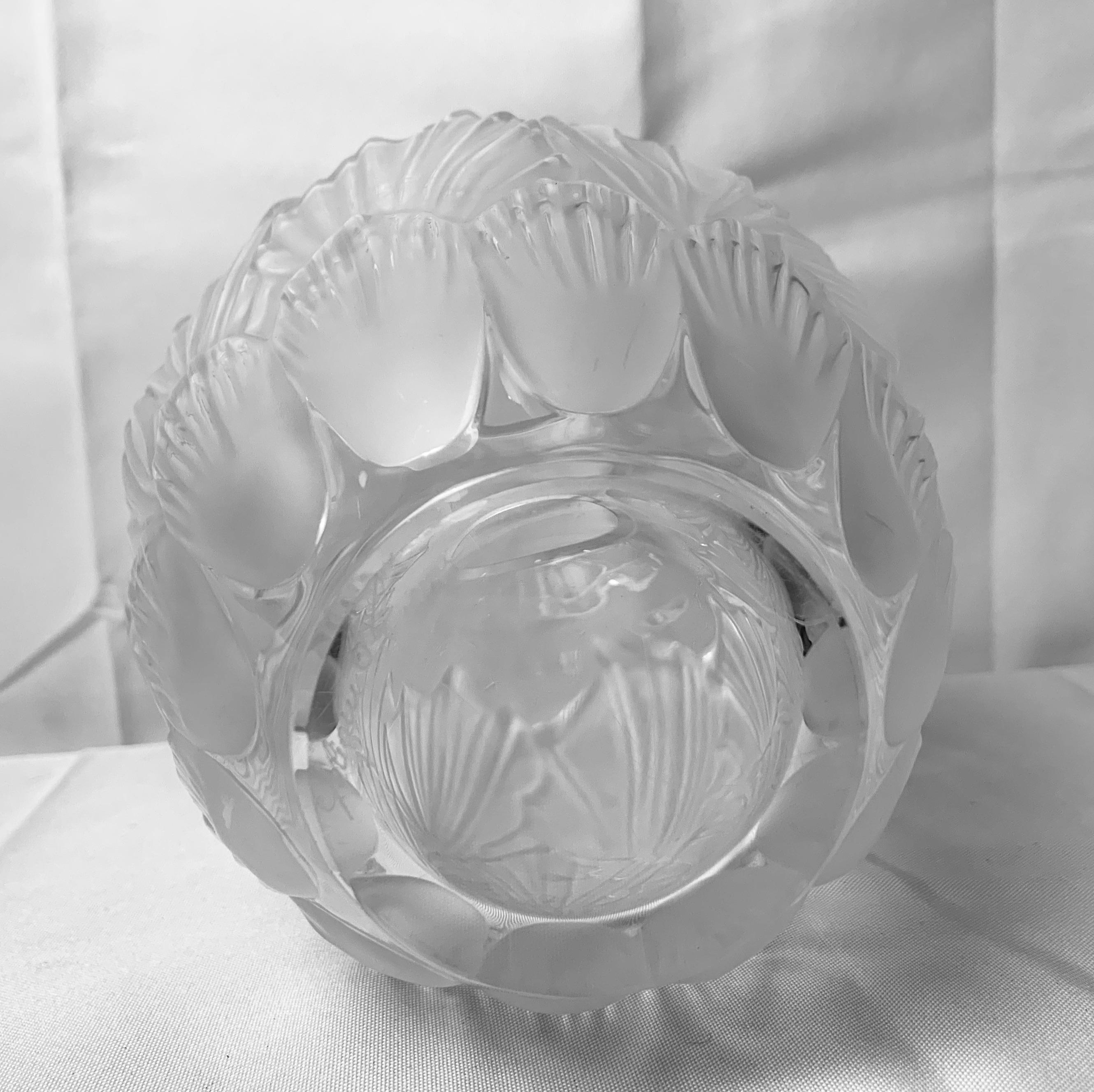  Sandrift by Lalique- Frosted Glass Vase, France, Scribe Signed In Good Condition For Sale In West Palm Beach, FL
