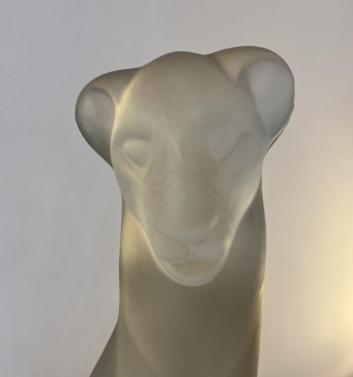 Escultura de vidrio esmerilado 