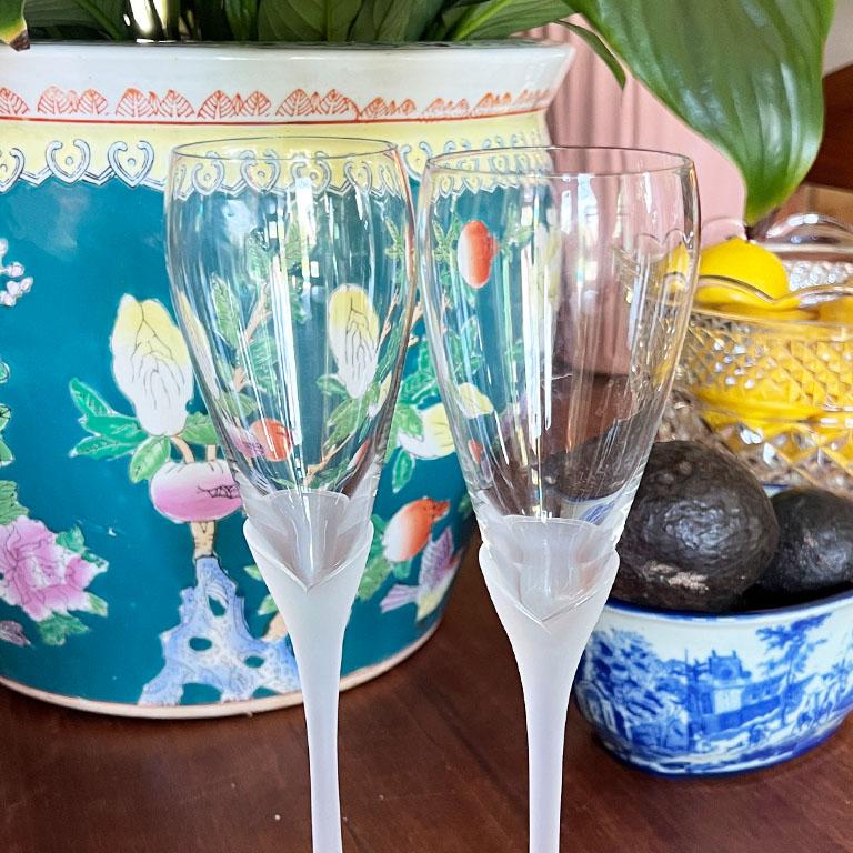 Flauti da champagne Tulipano in vetro smerigliato - Una coppia In condizioni buone in vendita a Oklahoma City, OK