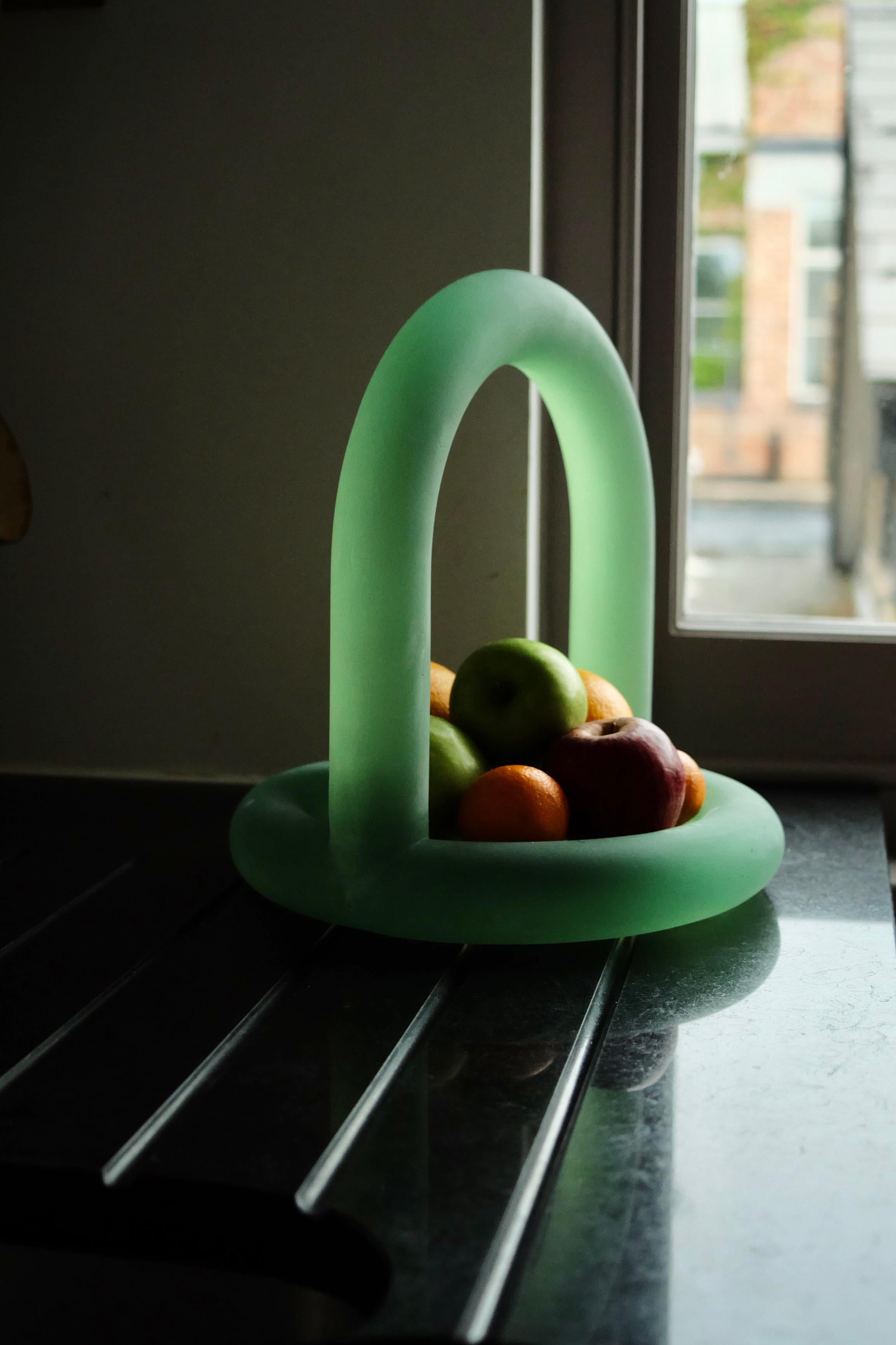 Résine Bol Frooot vert givré par Maha Alavi Studio en vente
