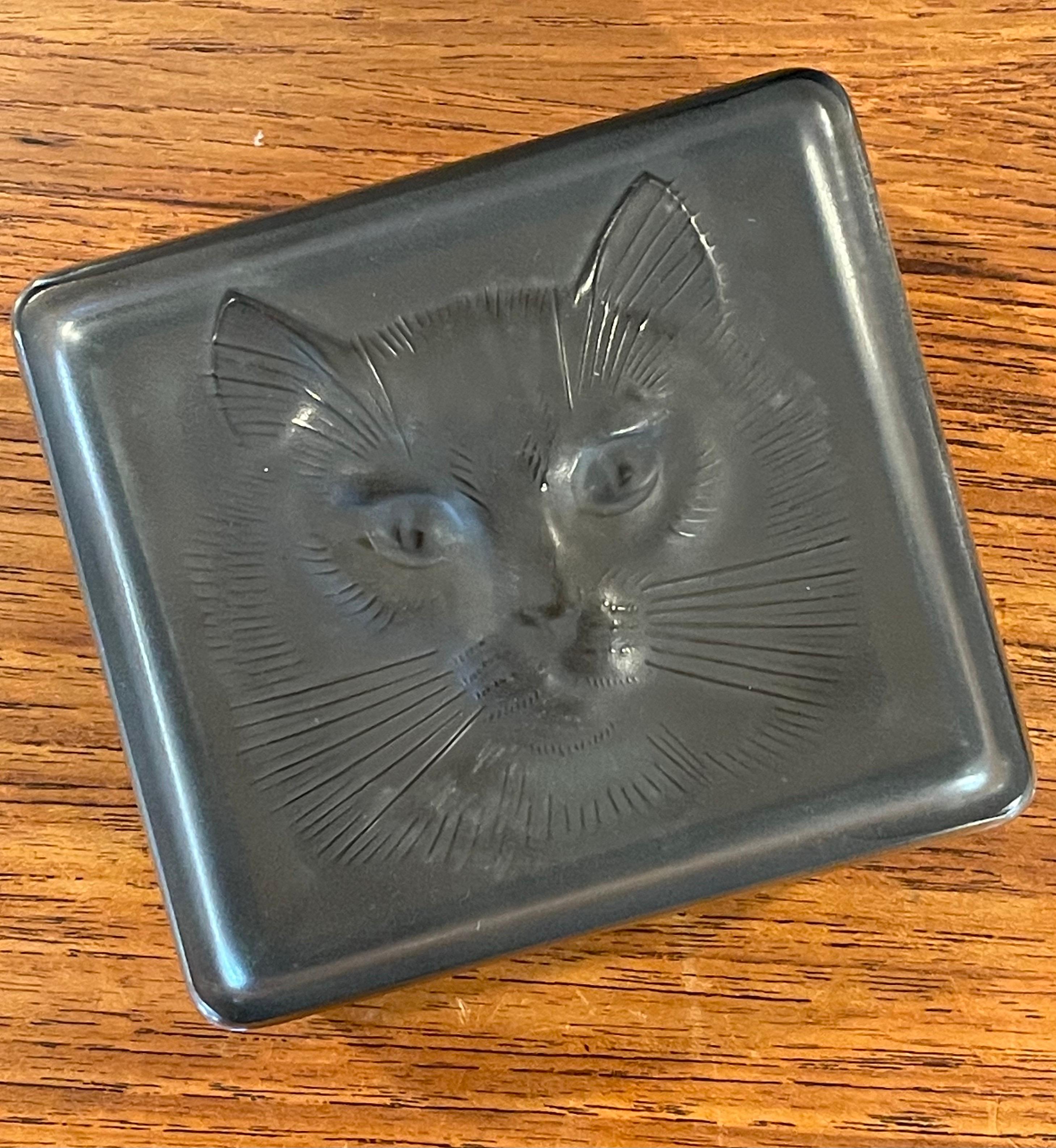 Gorgeous frosted grey crystal lidded box by Lalique of France, circa 1990s. The box has an embossed cat face on the lid and is in excellent vintage condition with no chips or cracks. The piece measures 4