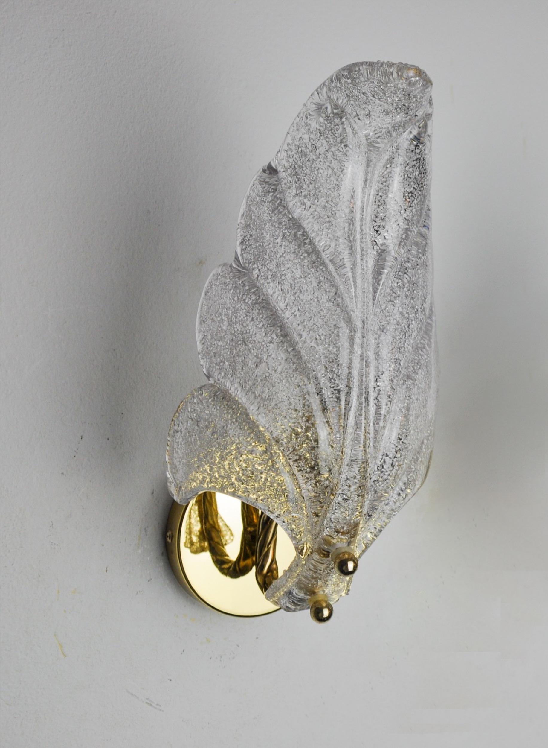 Hollywood Regency Frosted leaf wall lamp, murano glass, Italy, 1970 For Sale