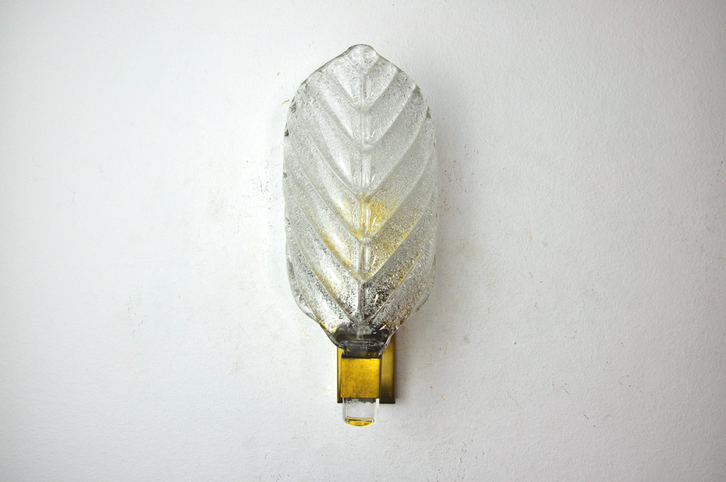 Italian Frosted Leaf Wall Lamp, Murano Glass, Italy, circa1970 For Sale
