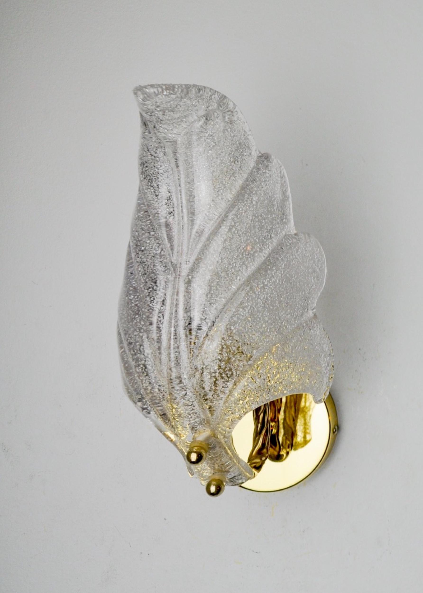 Italian Frosted leaf wall lamp, murano glass, Italy, 1970 For Sale