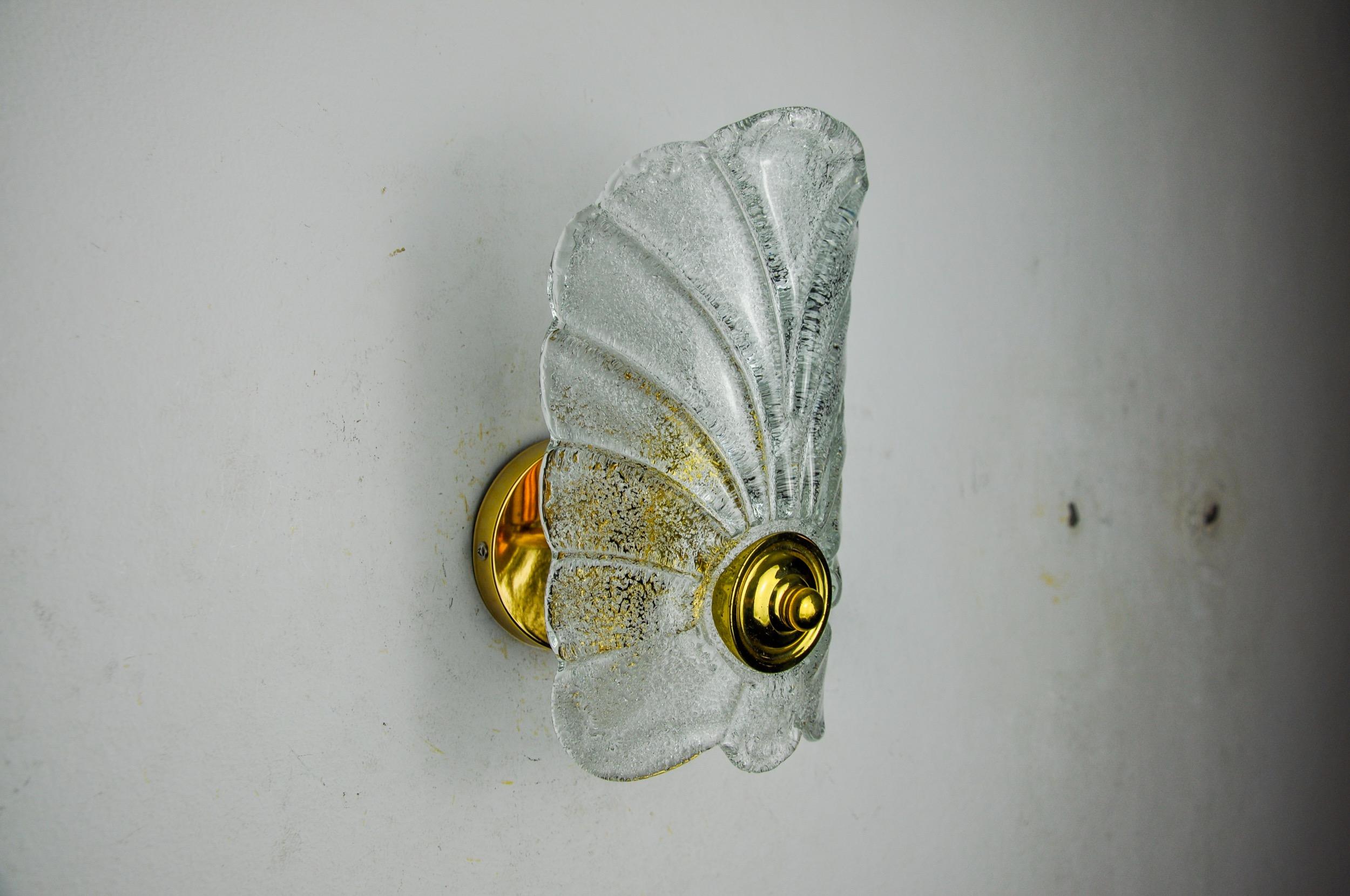 European Frosted leaf wall lamp, murano glass, Italy, 1970 For Sale