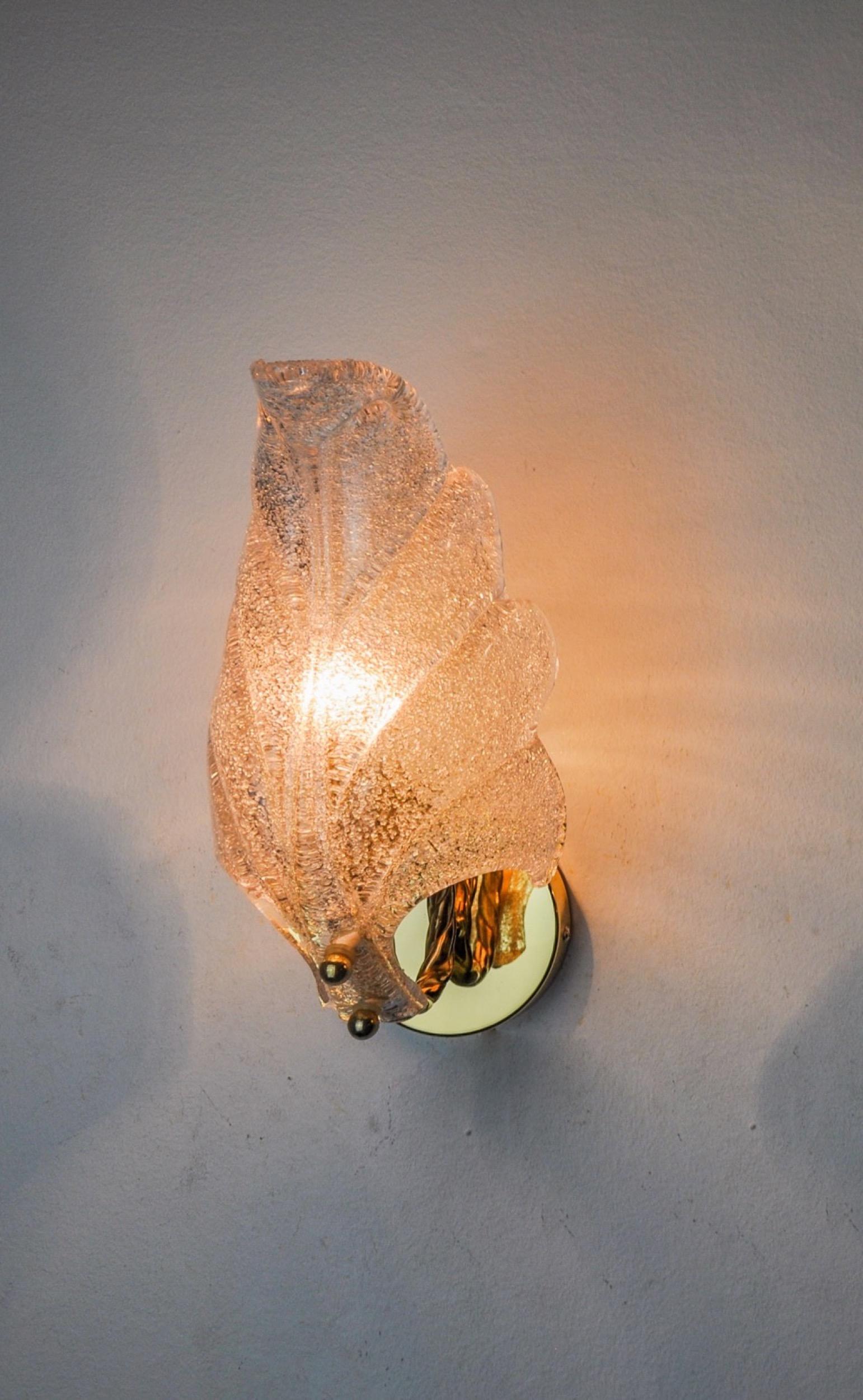 Frosted leaf wall lamp, murano glass, Italy, 1970 In Good Condition For Sale In BARCELONA, ES