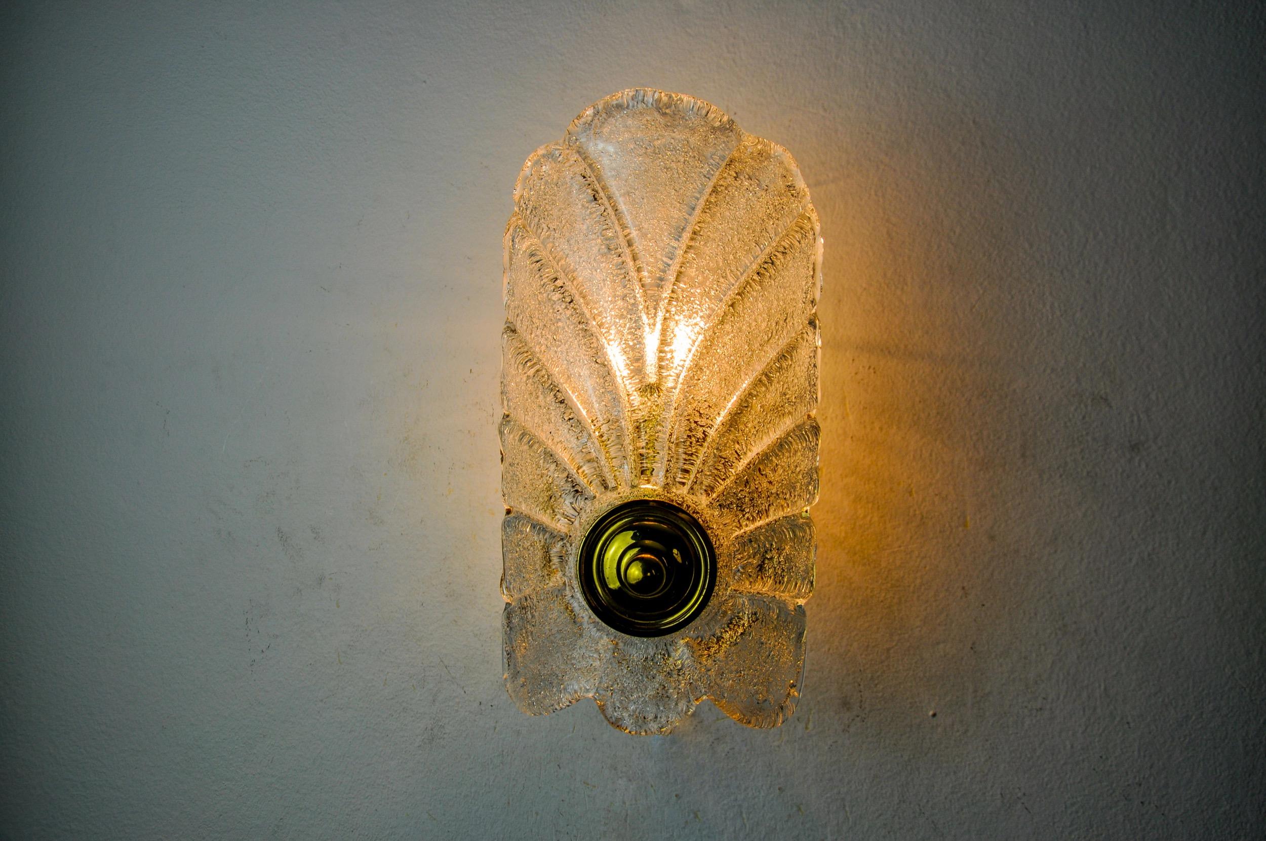 Frosted leaf wall lamp, murano glass, Italy, 1970 In Good Condition For Sale In BARCELONA, ES