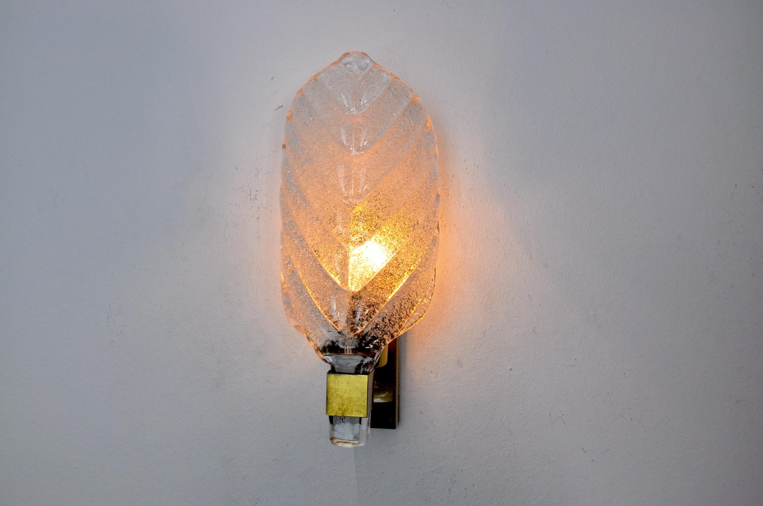 Late 20th Century Frosted Leaf Wall Lamp, Murano Glass, Italy, circa1970 For Sale