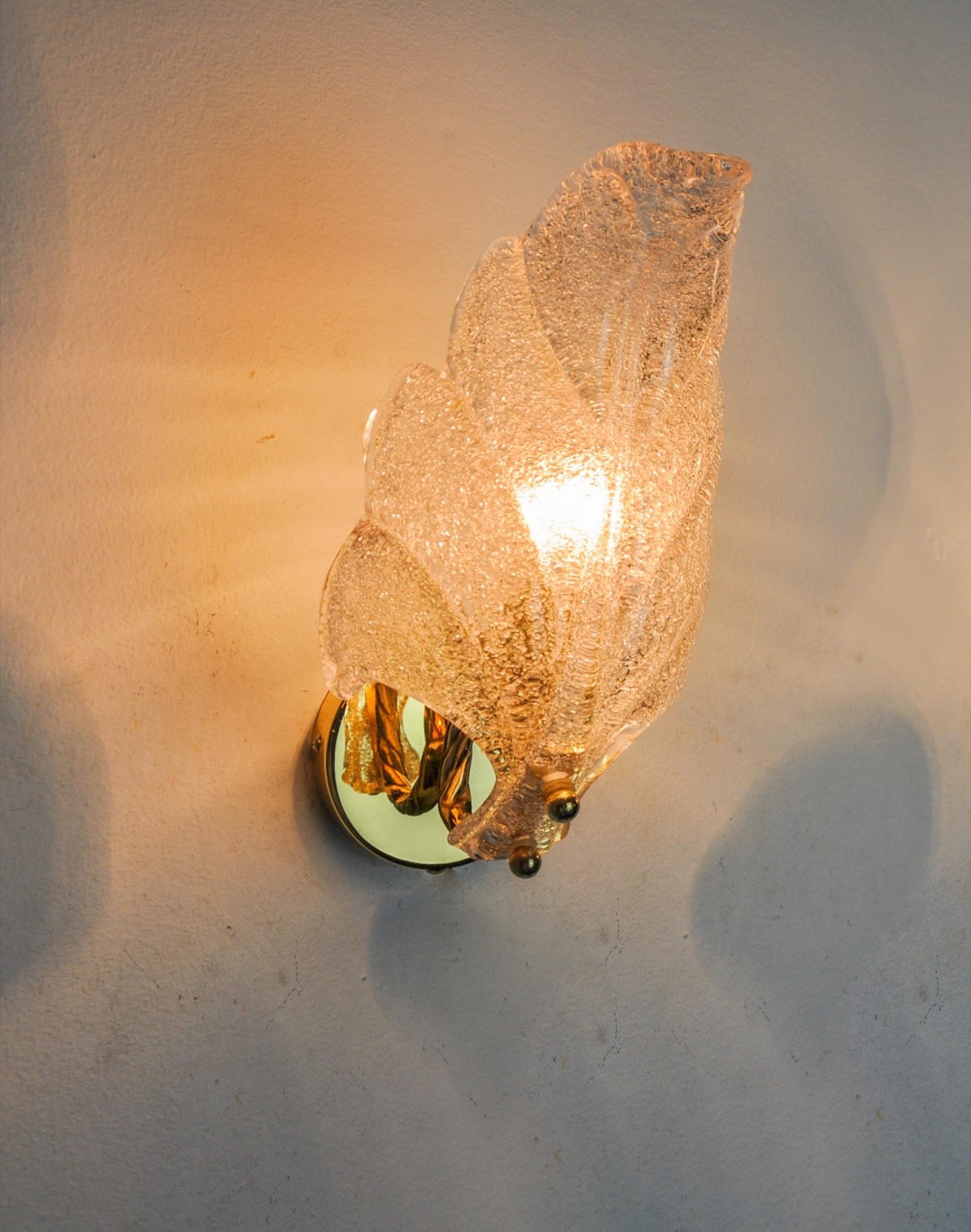 Late 20th Century Frosted leaf wall lamp, murano glass, Italy, 1970 For Sale