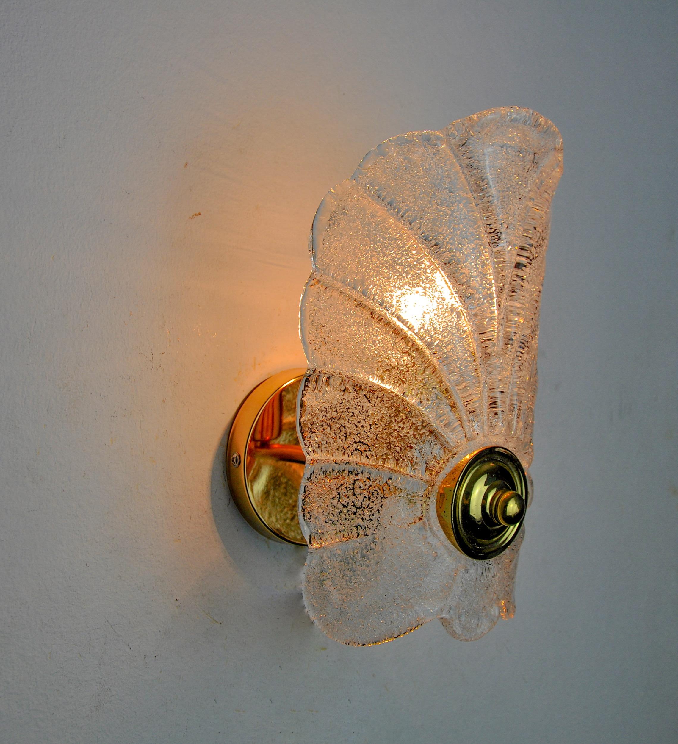Late 20th Century Frosted leaf wall lamp, murano glass, Italy, 1970 For Sale