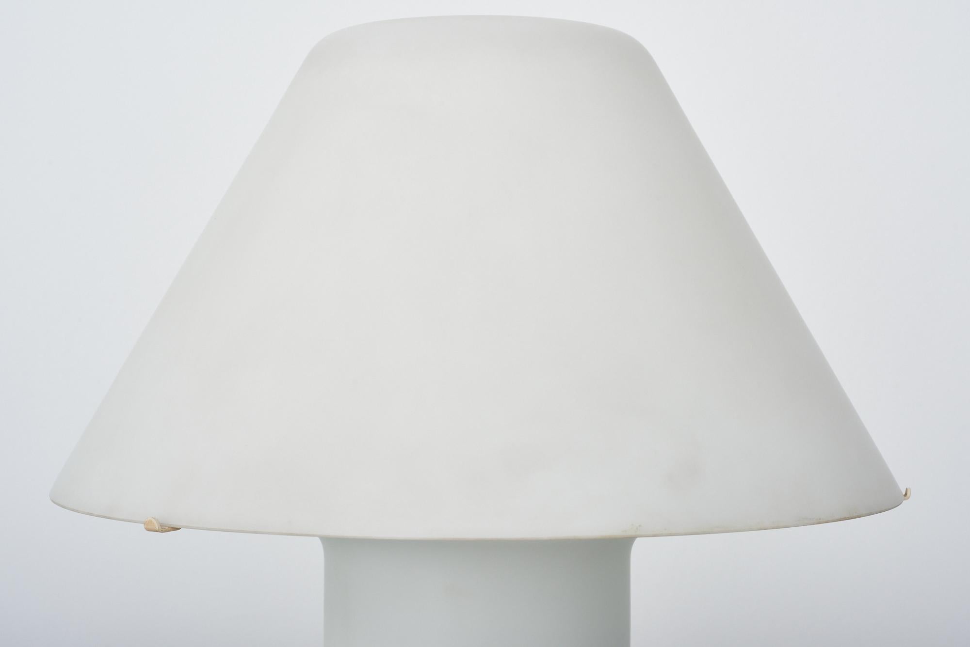 Opalglas-Pilz-Tischlampe, mattiert (Moderne der Mitte des Jahrhunderts) im Angebot
