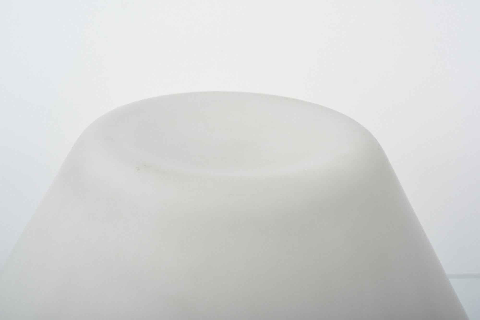 Late 20th Century Frosted opal glass mushroom table lamp For Sale