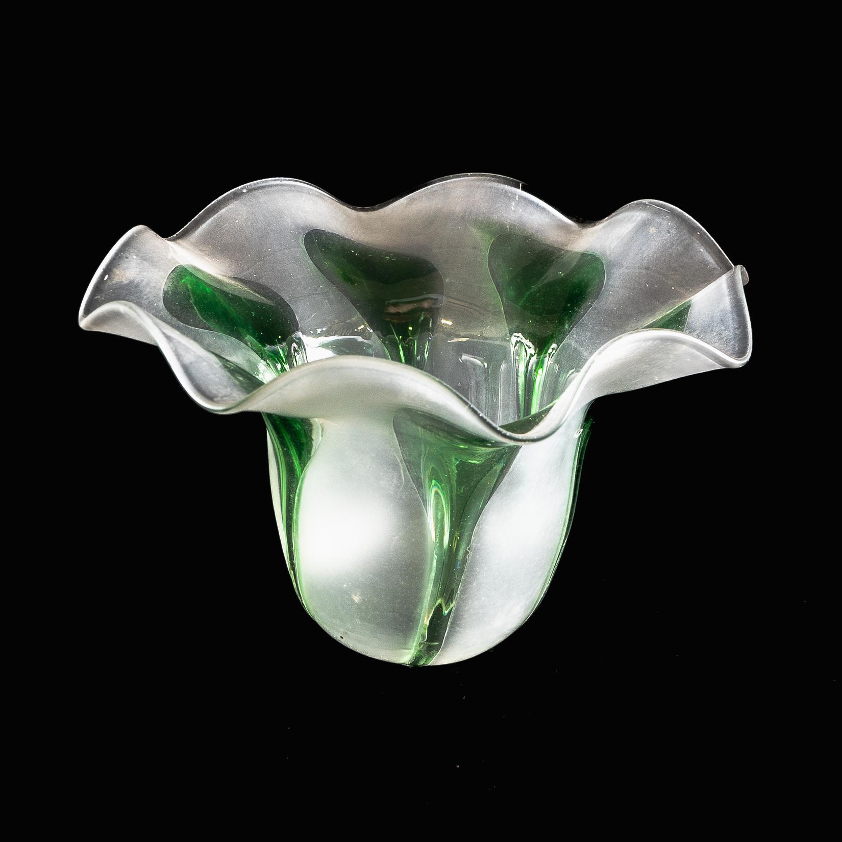 Frosted Vaseline Glass Shade with Green Teardrop Accents & Ruffled Rim In Good Condition For Sale In London, GB