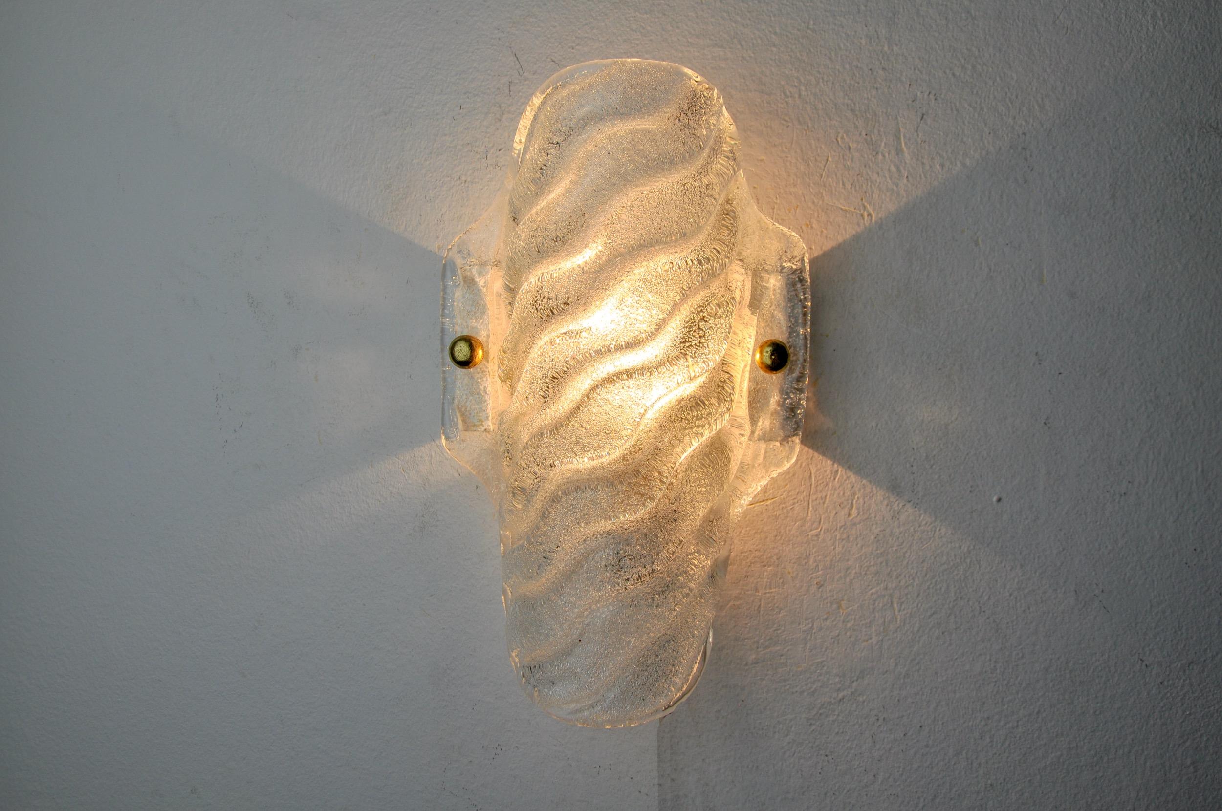 Superb wall lamp in frosted glass designated and produced in italy in the 70s. White frosted murano glass supported by a white metal structure. The diffused light is soft and harmonious perfect to illuminate your interior. Time mark consistent with