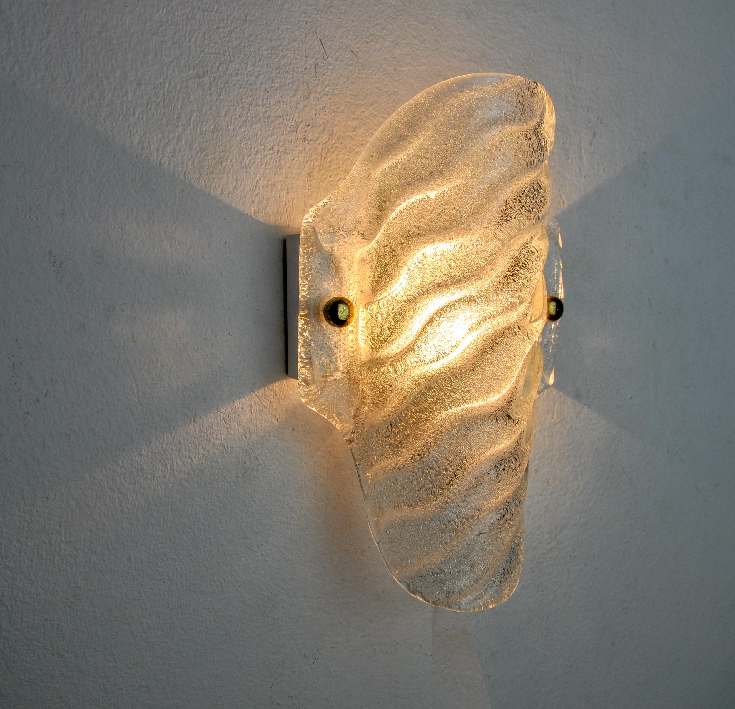 Late 20th Century Frosted wall lamp, murano glass, italy, 1970 For Sale