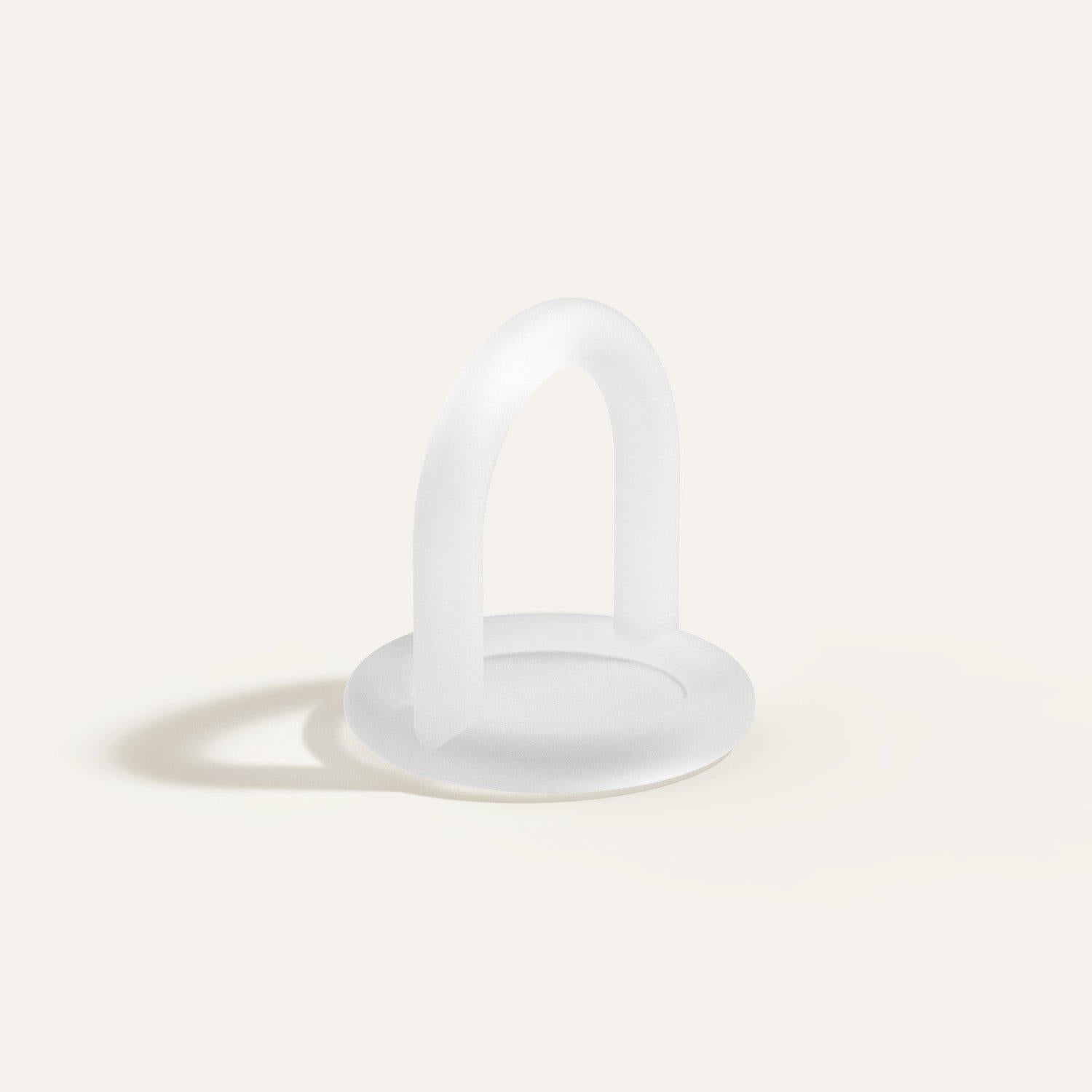 Frosted White Frooot Bowl by Maha Alavi Studio
Dimensions: D 30 x H 33 cm
Materials: Resin.

Maha Alavi is a Tokyo-based Canadian industrial designer. Her practice aims to explore context through connection and creation, informed by her prior