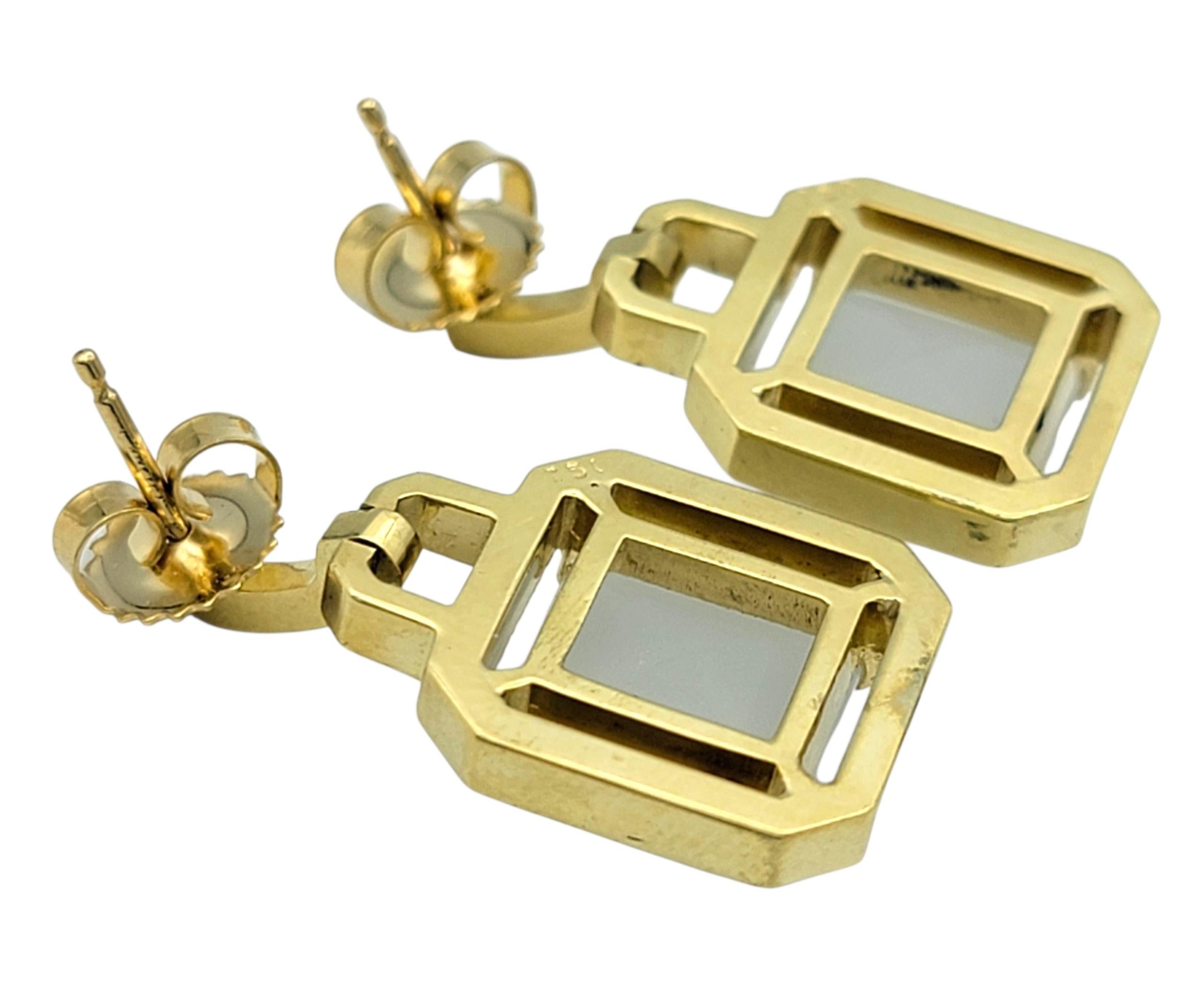 Ohrringe aus 18 Karat Gelbgold mit mattiertem weißen Topas und Diamant-Halo (Smaragdschliff) im Angebot