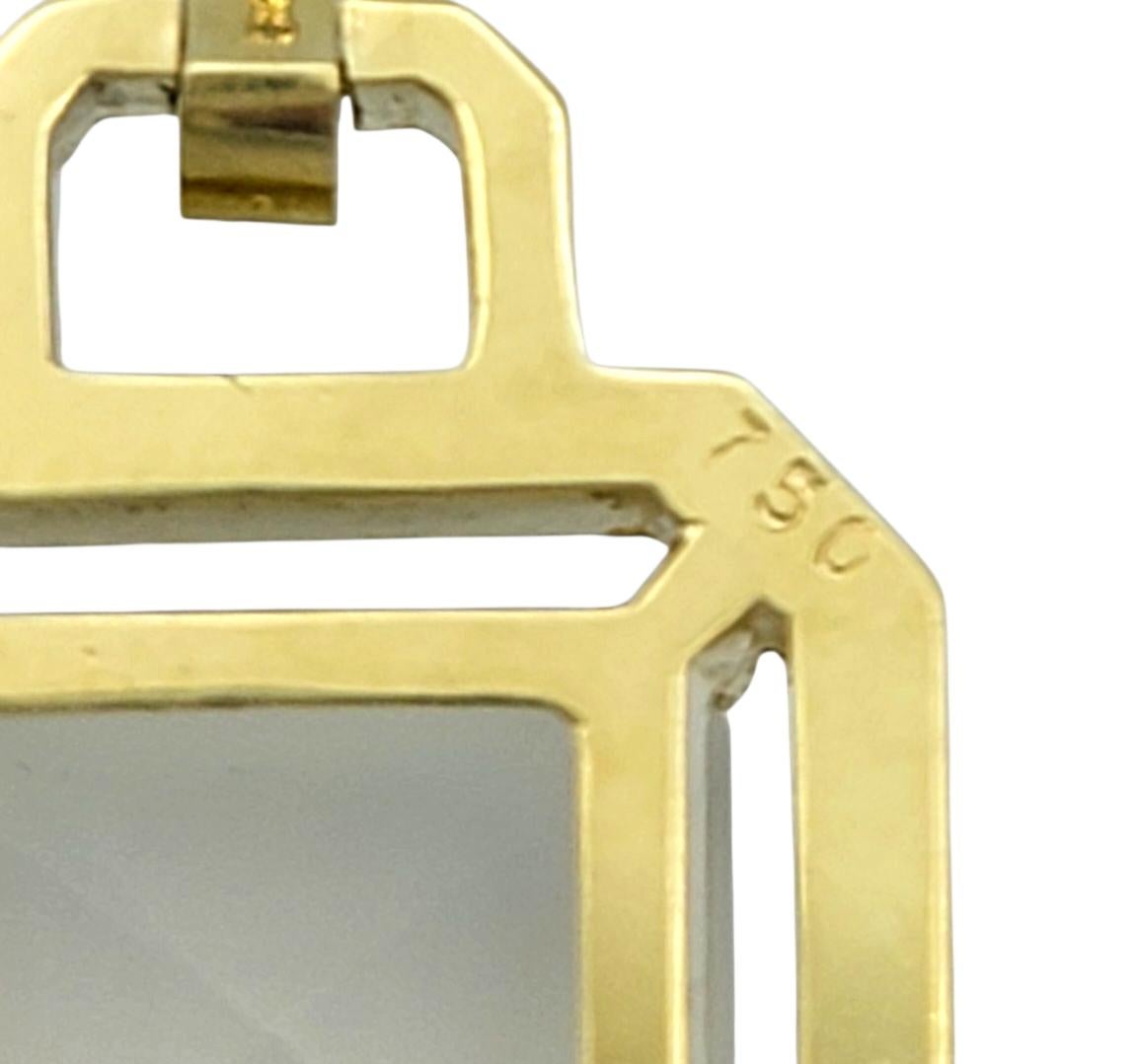 Ohrringe aus 18 Karat Gelbgold mit mattiertem weißen Topas und Diamant-Halo Damen im Angebot