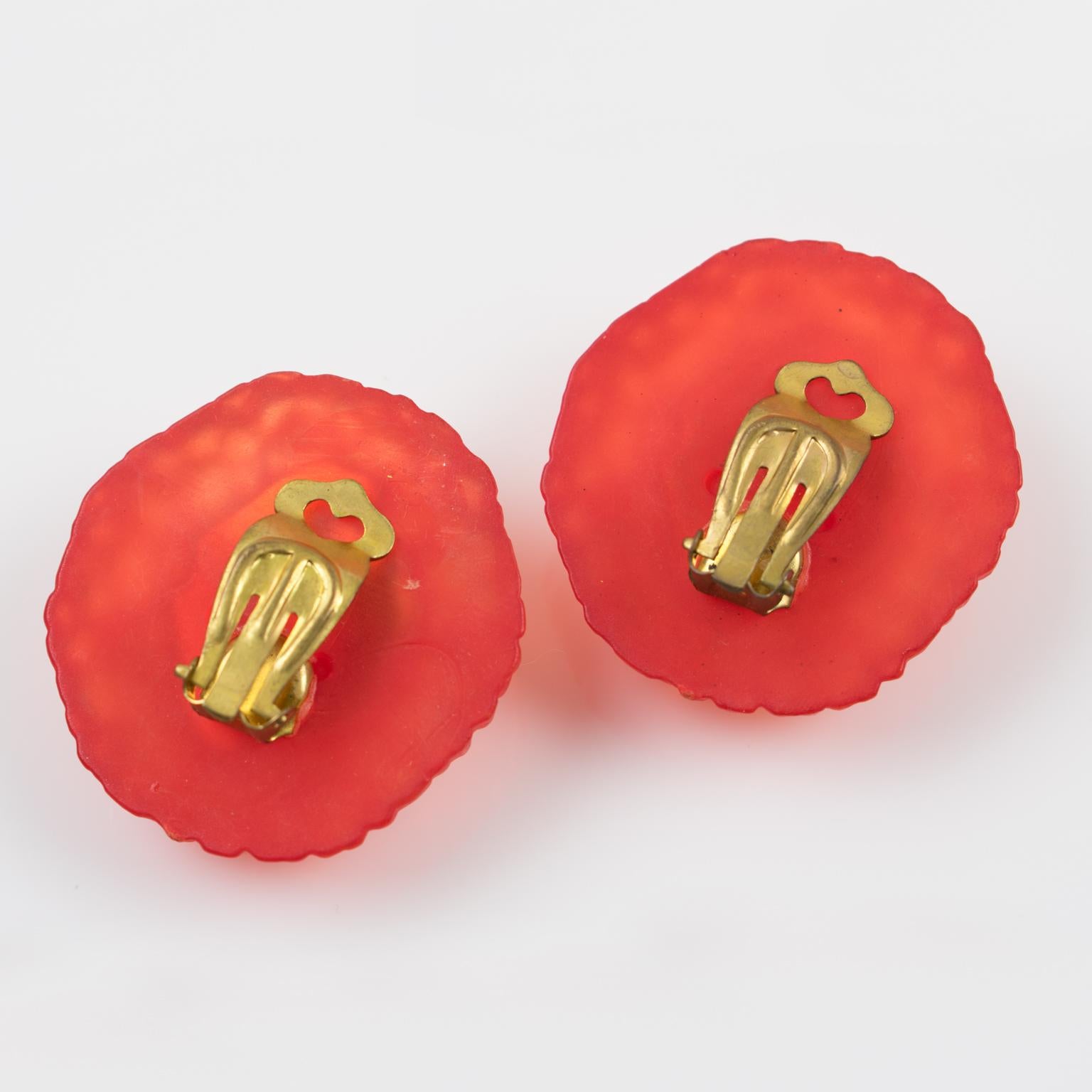 Frosted Yellow and Red Rock Lucite Clip Earrings In Excellent Condition For Sale In Atlanta, GA