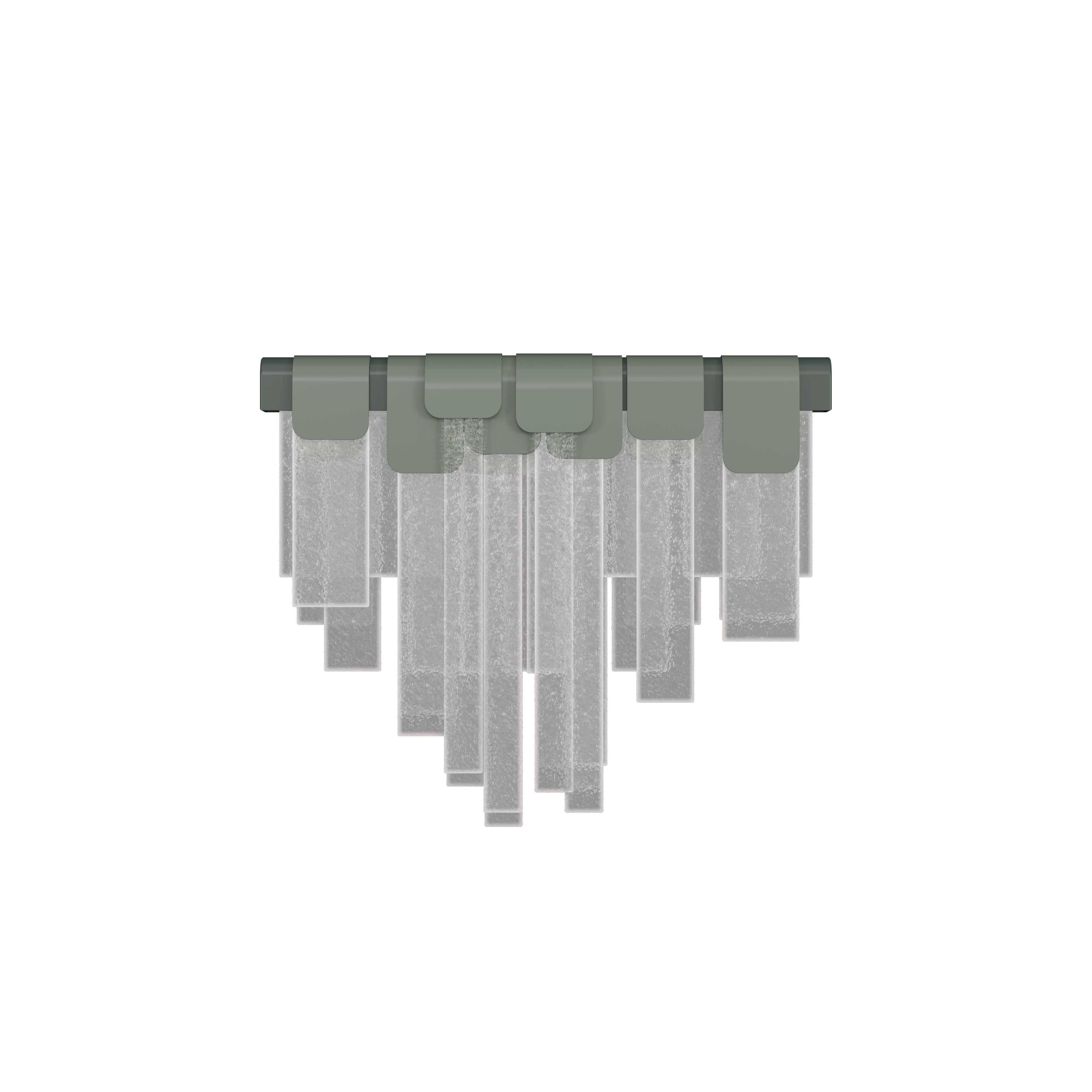 XXI secolo e contemporaneo Lampada da parete Frostlight in ottone con vetro artigianale Made in Portugal di Creativemary in vendita
