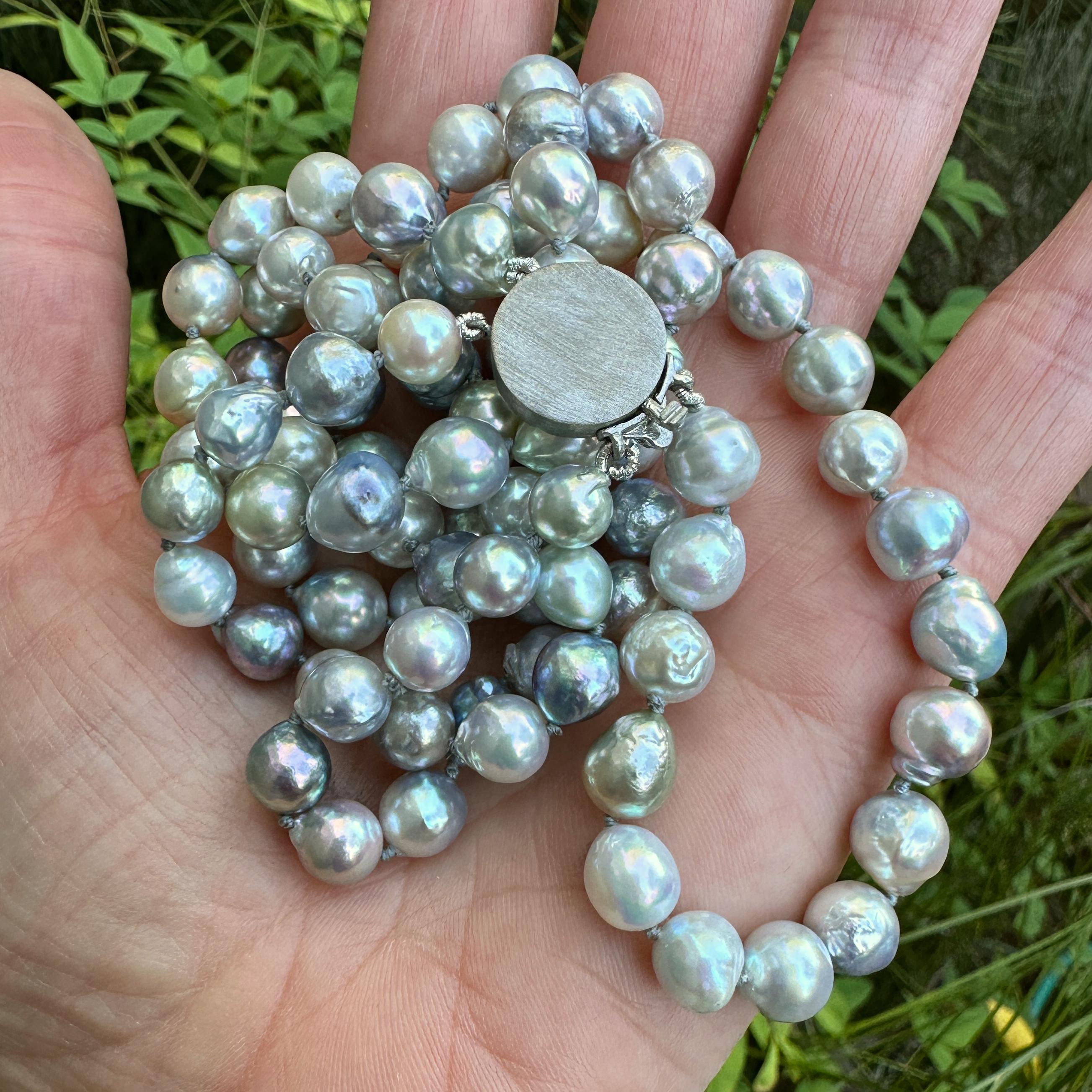 Collier à deux rangs de perles Akoya baroques dépolies de 17 pouces avec fermoir vintage en or Excellent état - En vente à Sherman Oaks, CA