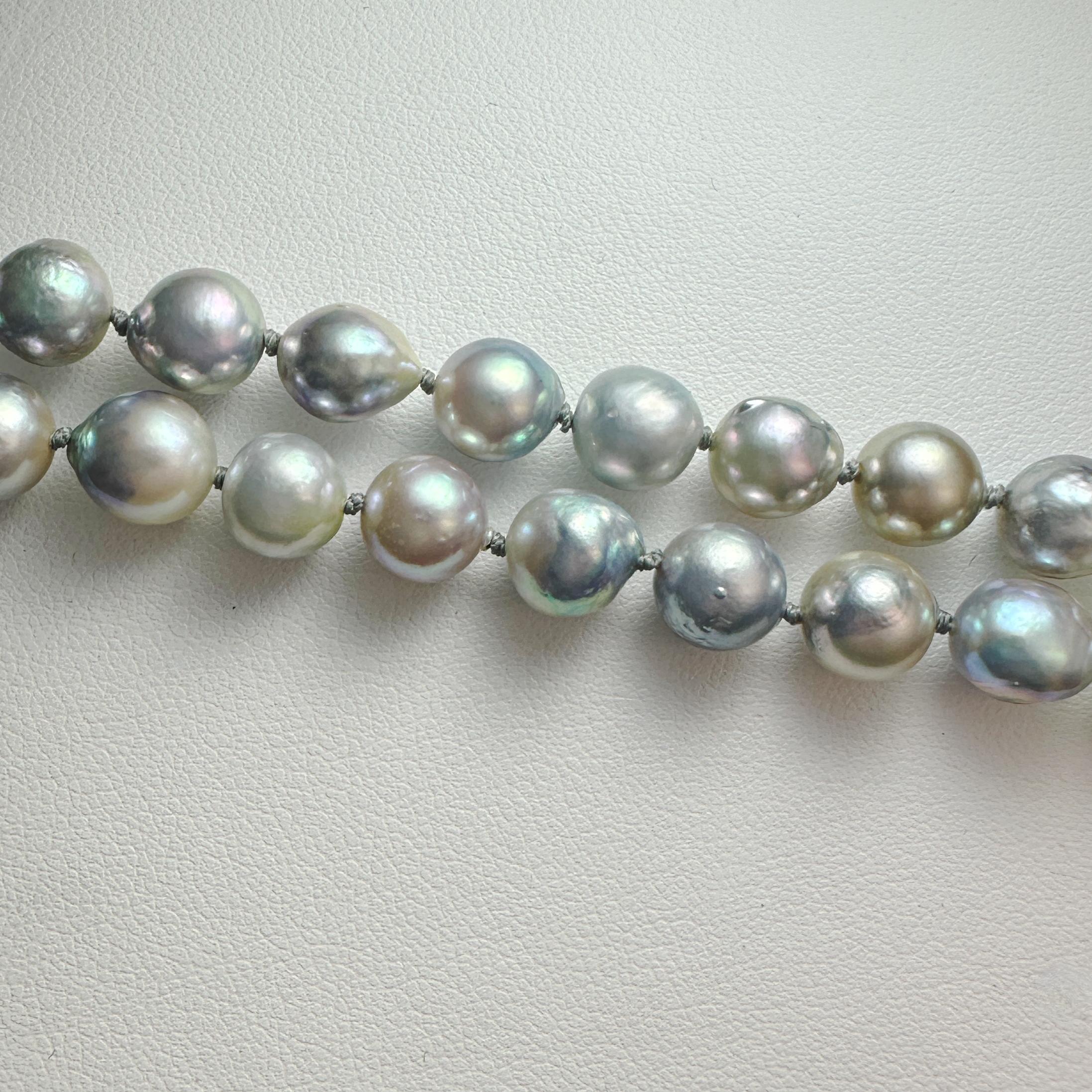 Collier à deux rangs de perles Akoya baroques dépolies de 17 pouces avec fermoir vintage en or en vente 2