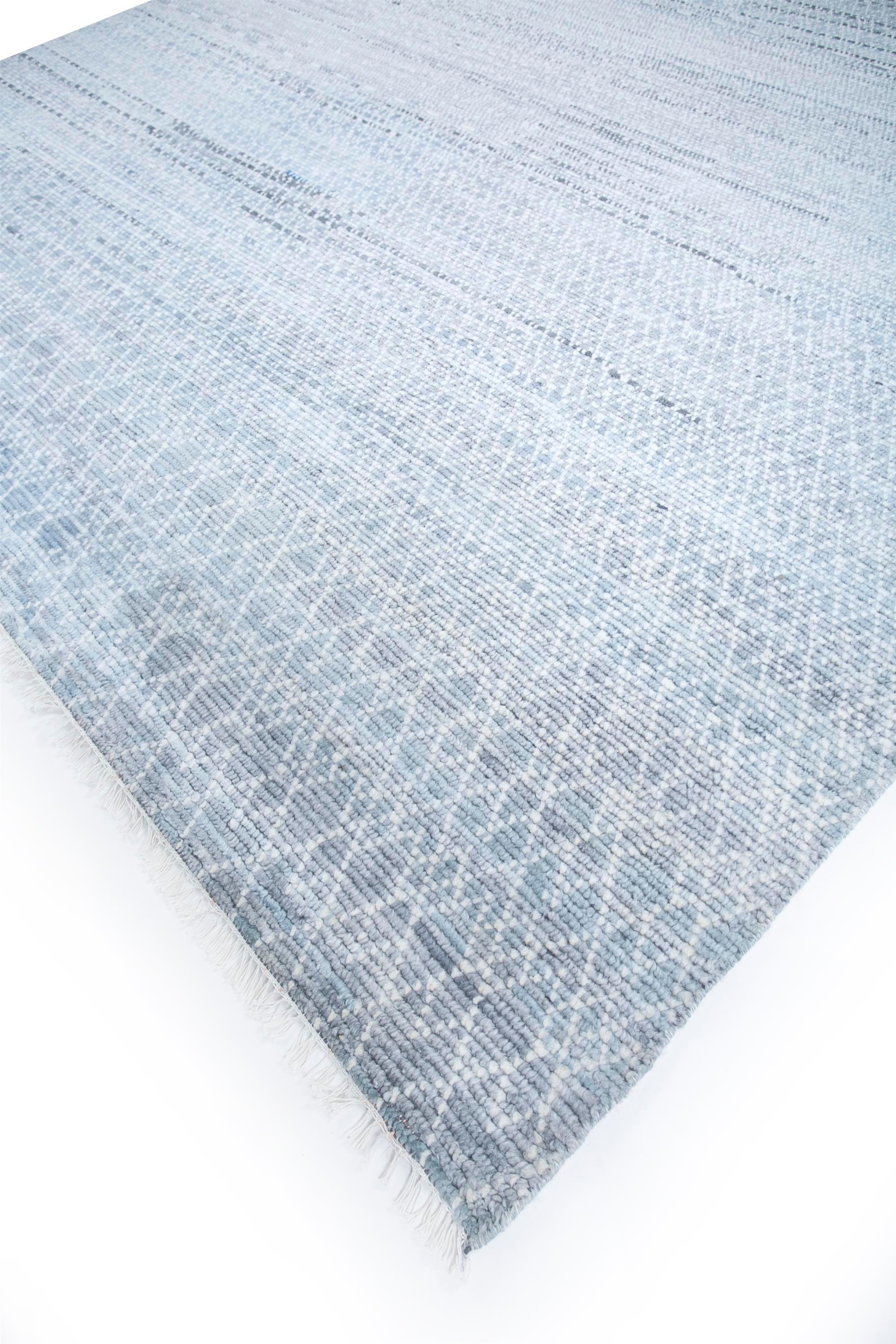 Indian Frosty Illusion White & Medium Blue 270x375 cm Hand Knotted Rug For Sale