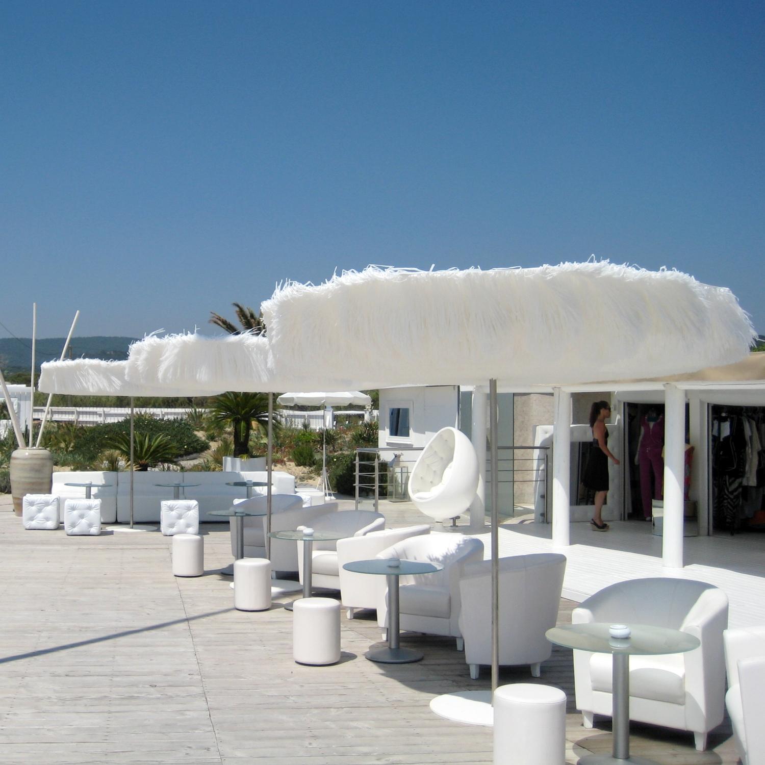 White Outdoor Fringe Parasol, Designed by Davy Grosemans, Made in Italy In New Condition For Sale In Beverly Hills, CA