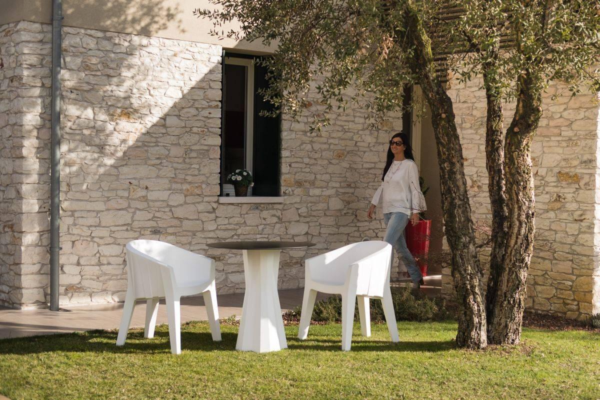 Italian Frozen Armchair in White Polyethylene by Matteo Ragni & Maurizio Prina for Plust For Sale
