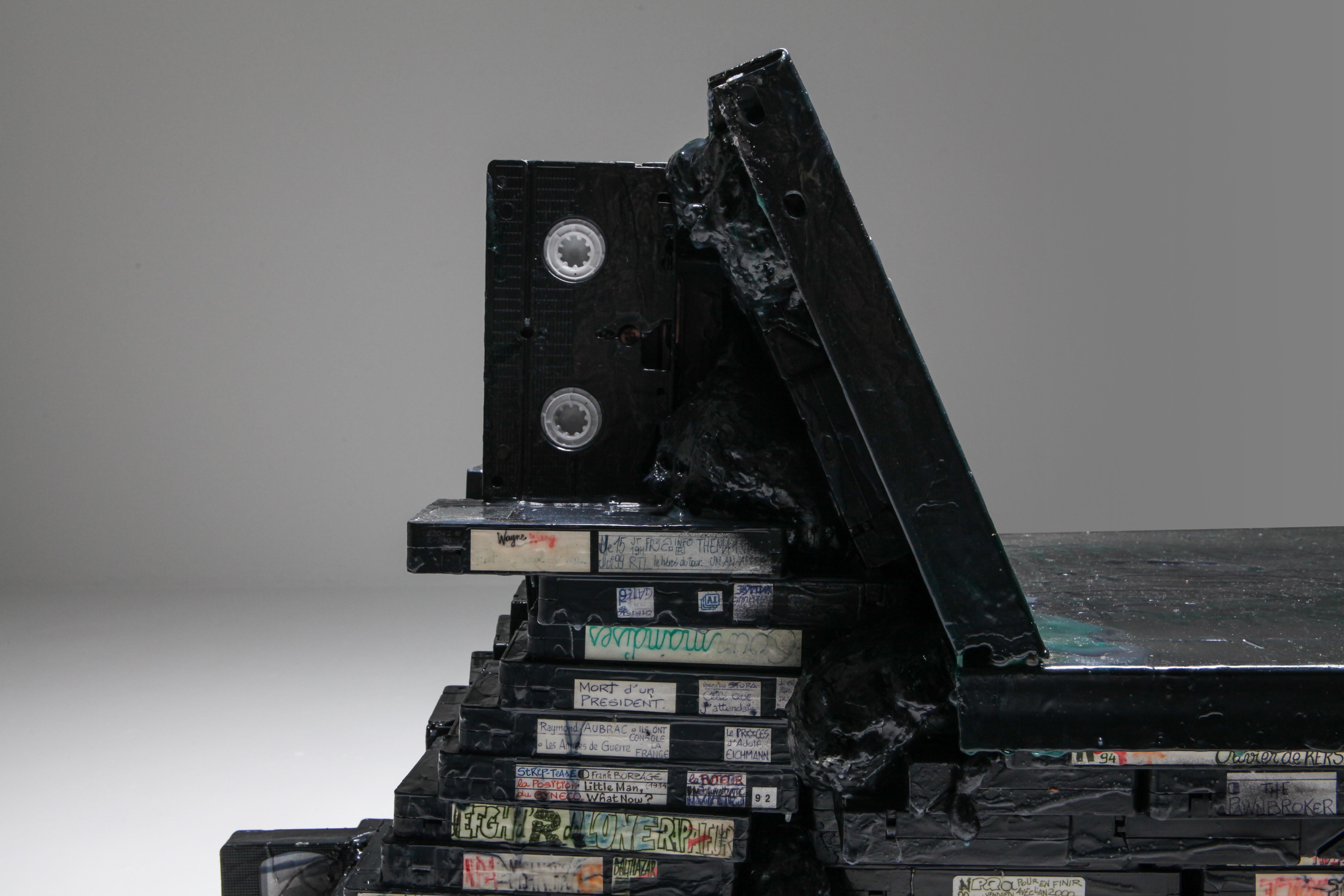 chaise longue à cassette vidéo d'assemblage 'Frozen Culture':: Lionel Jadot:: 2020 en vente 6