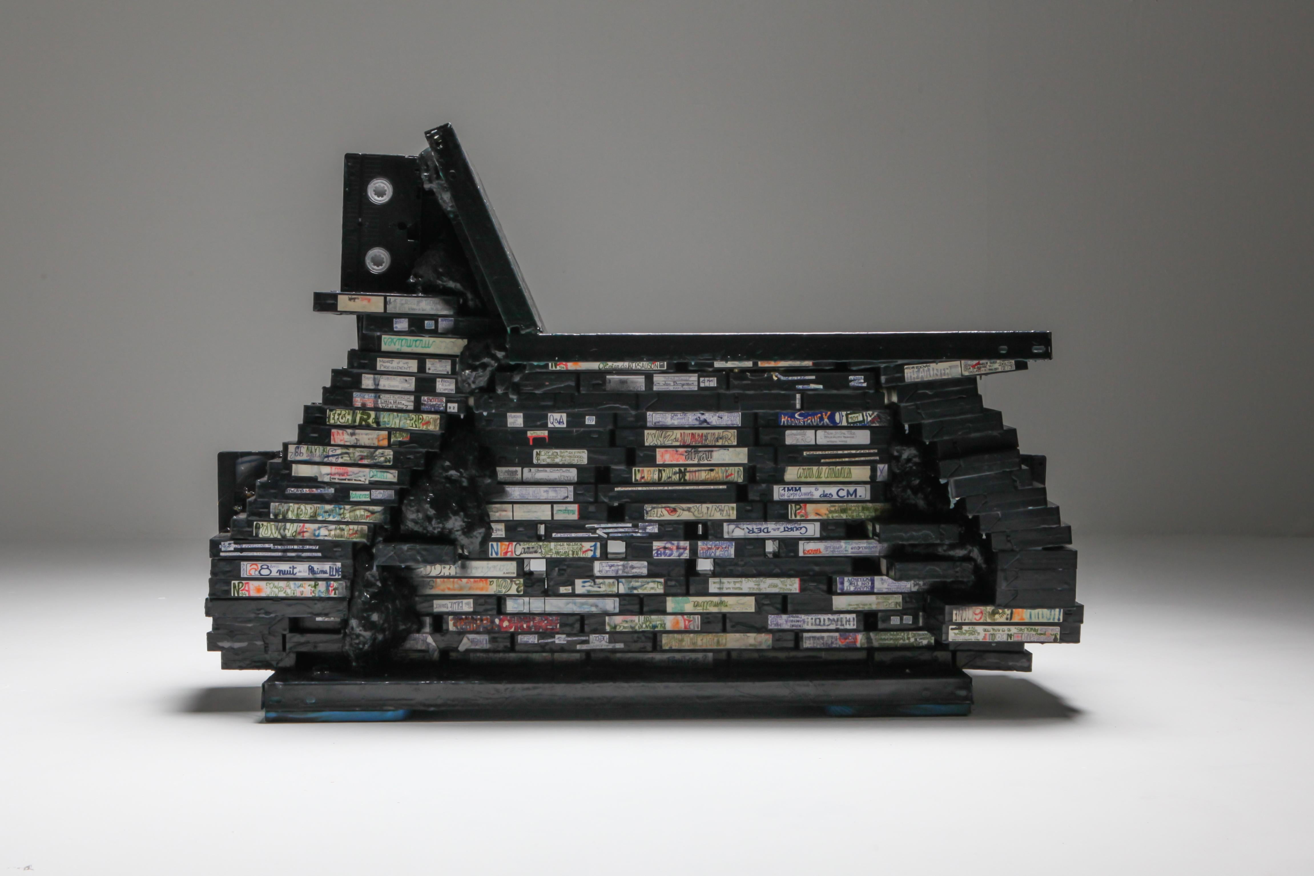 XXIe siècle et contemporain chaise longue à cassette vidéo d'assemblage 'Frozen Culture':: Lionel Jadot:: 2020 en vente