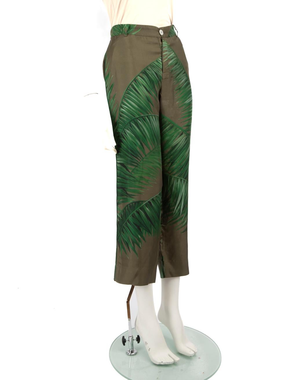 CONDITION is Very good. Minimal wear to the trousers is evident. One mark on the back left trouser leg on this used F.R.S. For Restless Sleepers designer resale item.



Details


Green

Silk

Trousers

Palm tree print

Straight leg

Mid