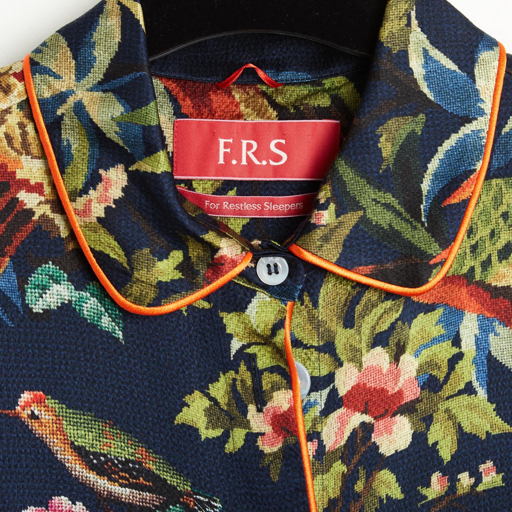 F.R.S. For Restless Sleepers Top TU Stampa Stitch by Stitch Navy Giacca in seta OS FRS in vendita 1