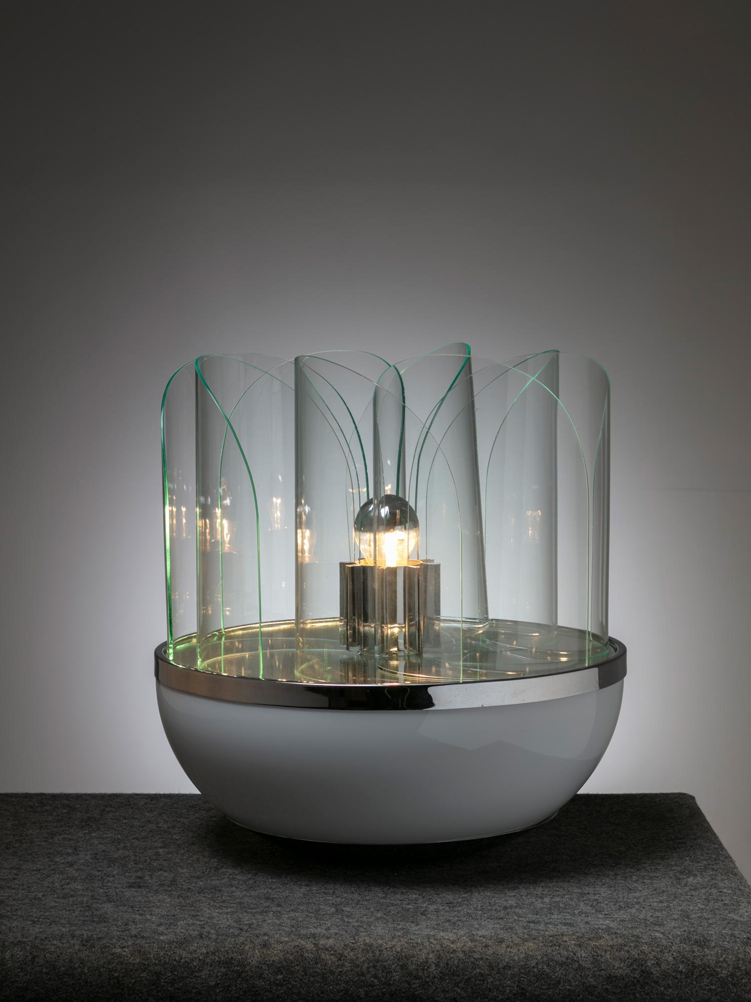Fru Fru table lamp by Elvio Becheroni for Lamperti.
Combination of opaline, mirrored and transparent glass with independent light switch for top or complete lighting.