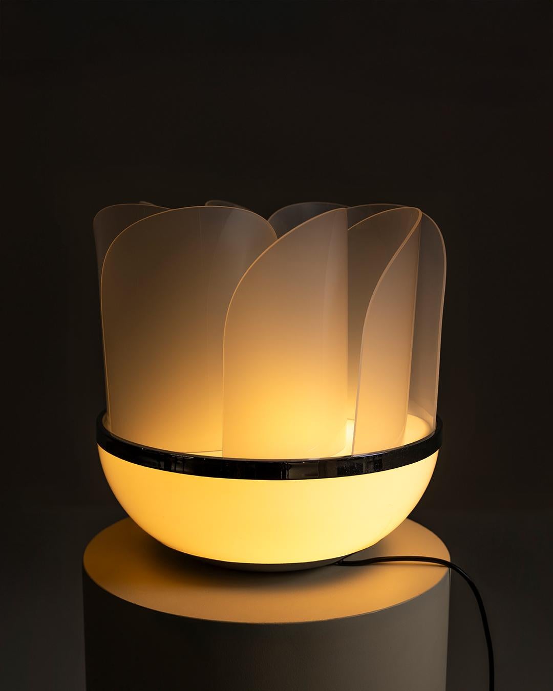 Chrome 'Fru Fru' Table Lamp by Elvio Becheroni for Lamperti, Italy 1972 For Sale
