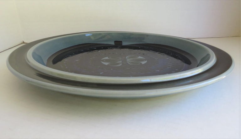 Glazed Fructus Modern Chop Plate by Gunvor Olin Grönquist for Arabia Finland 1960s For Sale